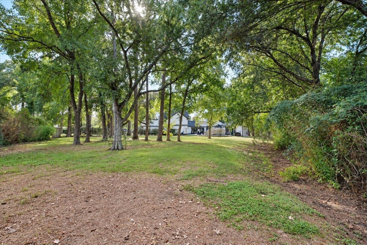 8514 Haven Way, Tomball, TX 77375 Peaceful living in Haven Lake Estates, with a tree-filled backyard that offers plenty of space for play, gardening, or simply enjoying the outdoors.