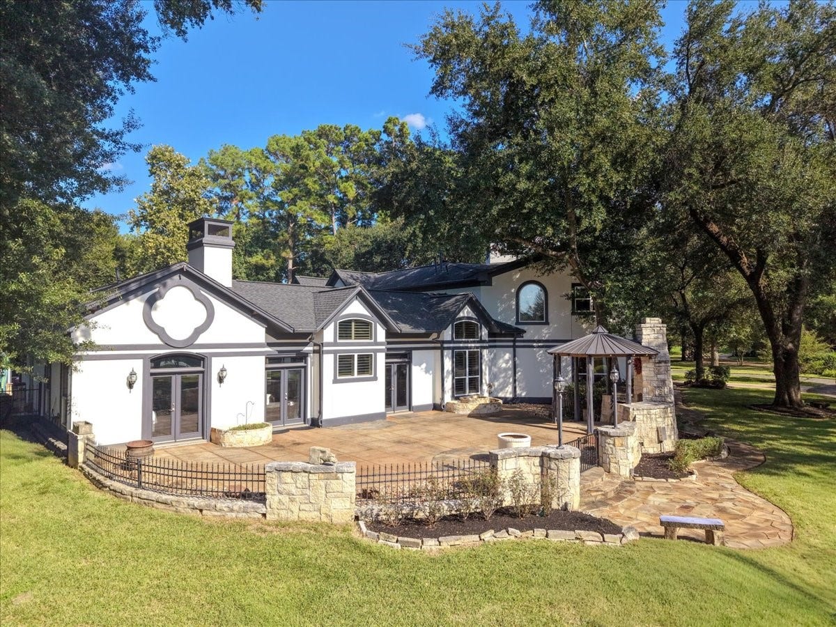 8514 Haven Way, Tomball, TX 77375 Courtyard made for entertaining, with a stone patio, and an outdoor kitchen with a pizza oven. French doors open right out to it.