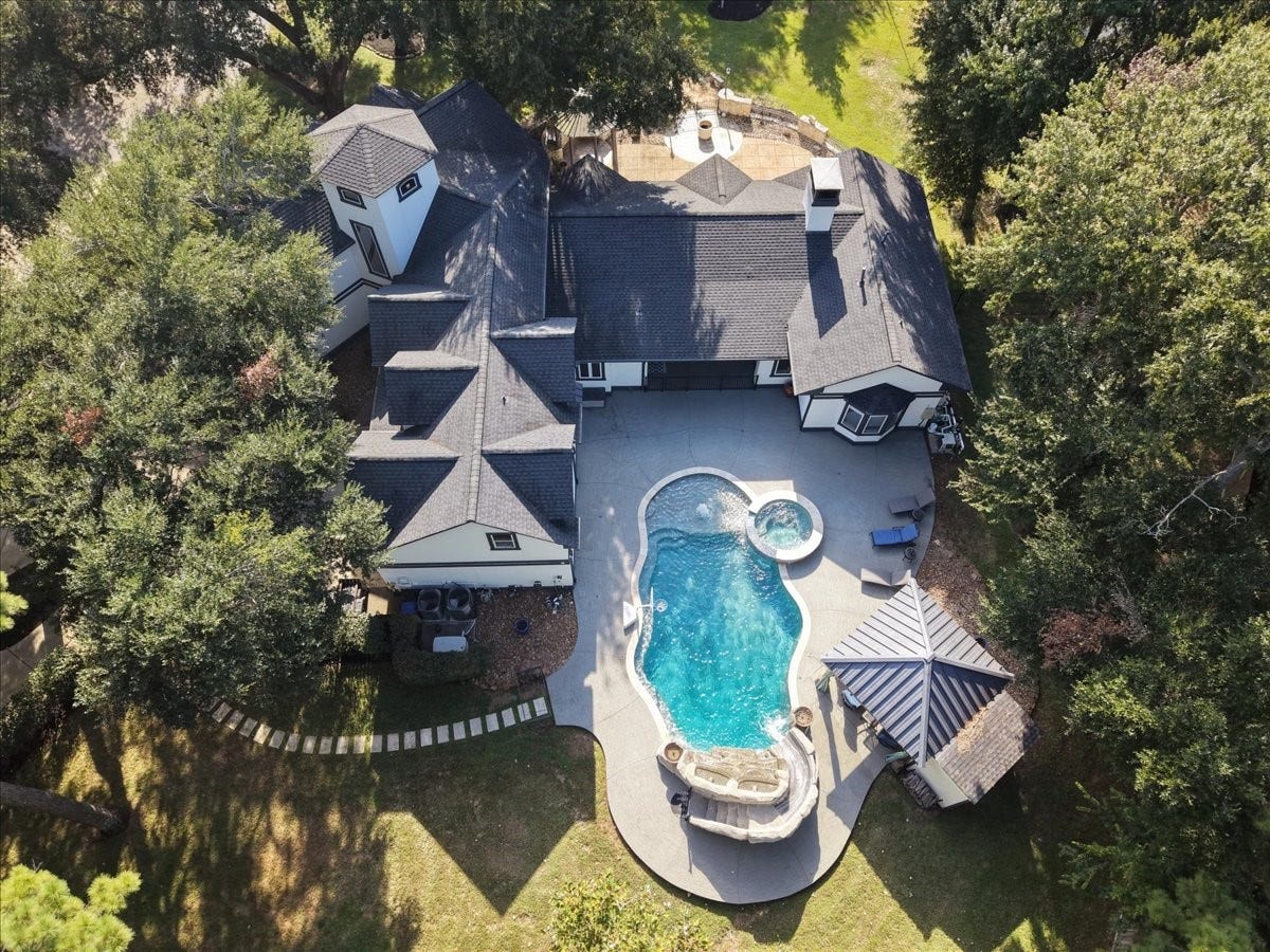 8514 Haven Way, Tomball, TX 77375 Ready for the next owner, with major updates already done! Highlights include a 2023 roof, 2022 AC, a whole-house generator, new concrete and fencing, a safety fence around the pool, and a 2023 saltwater pool with a lifetime warranty.