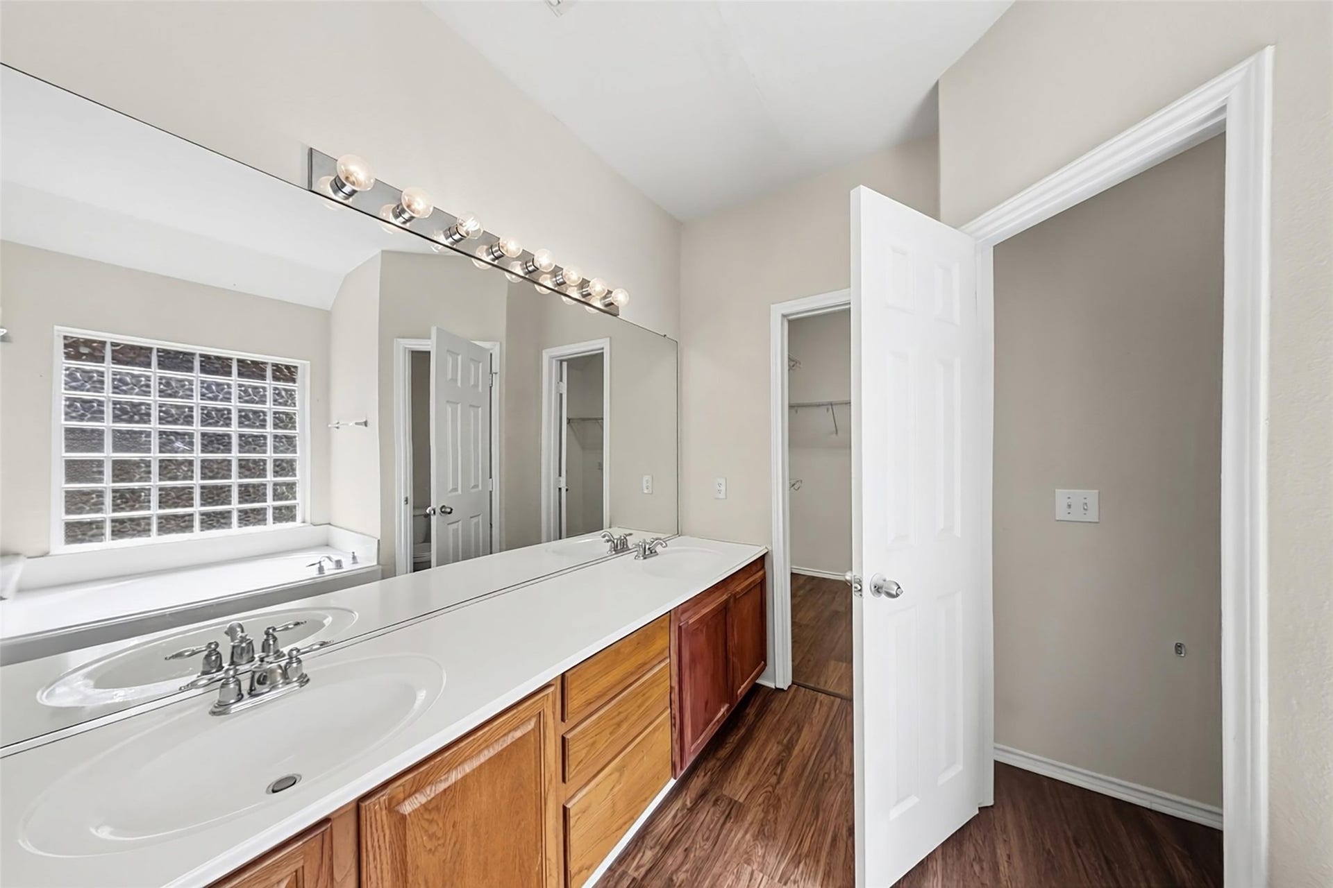 2718 Darby Brook Drive, Fresno, TX 77545 2718 Darby Brook Drive, Fresno, TX 77545