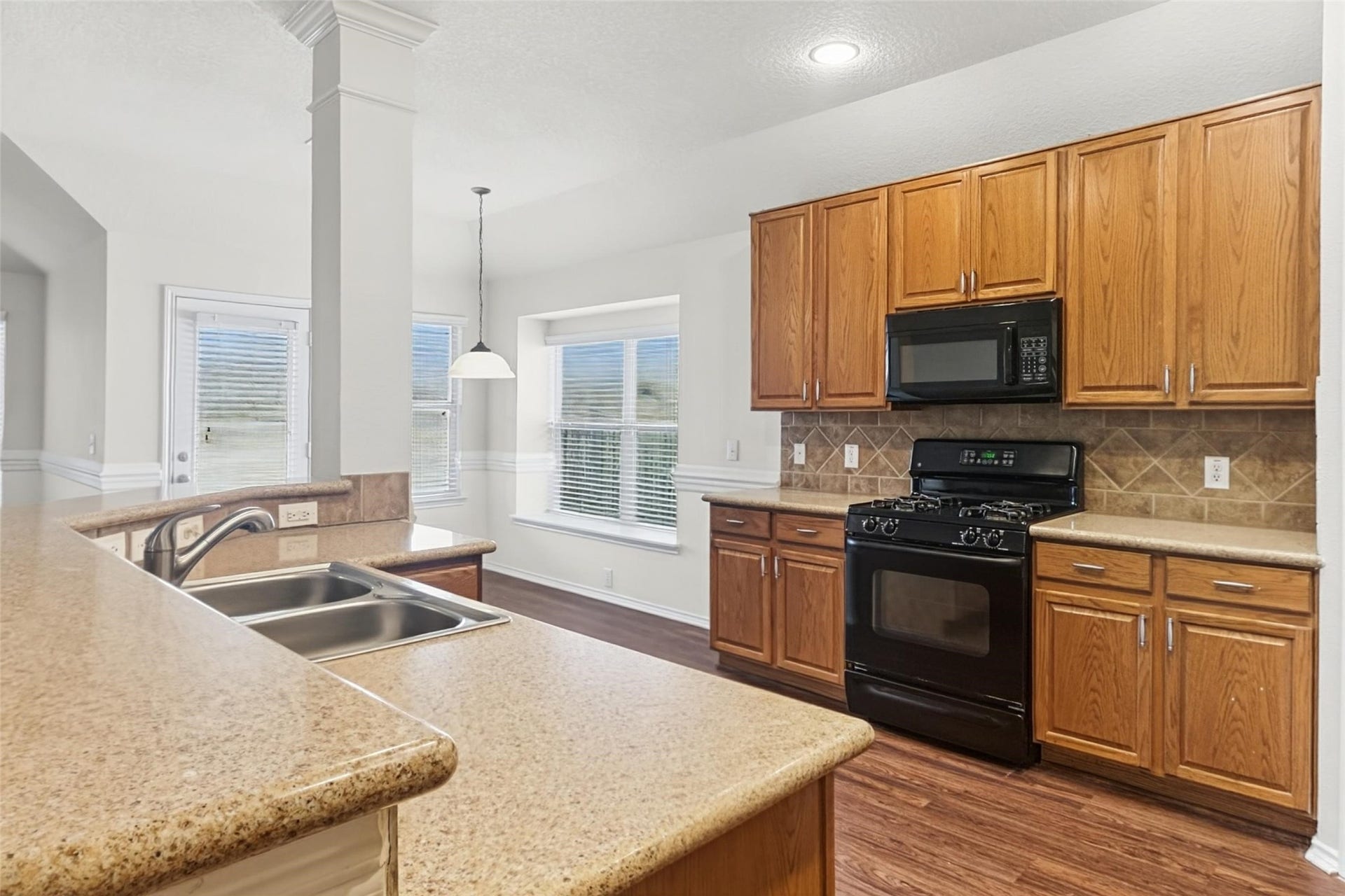 2718 Darby Brook Drive, Fresno, TX 77545 2718 Darby Brook Drive, Fresno, TX 77545