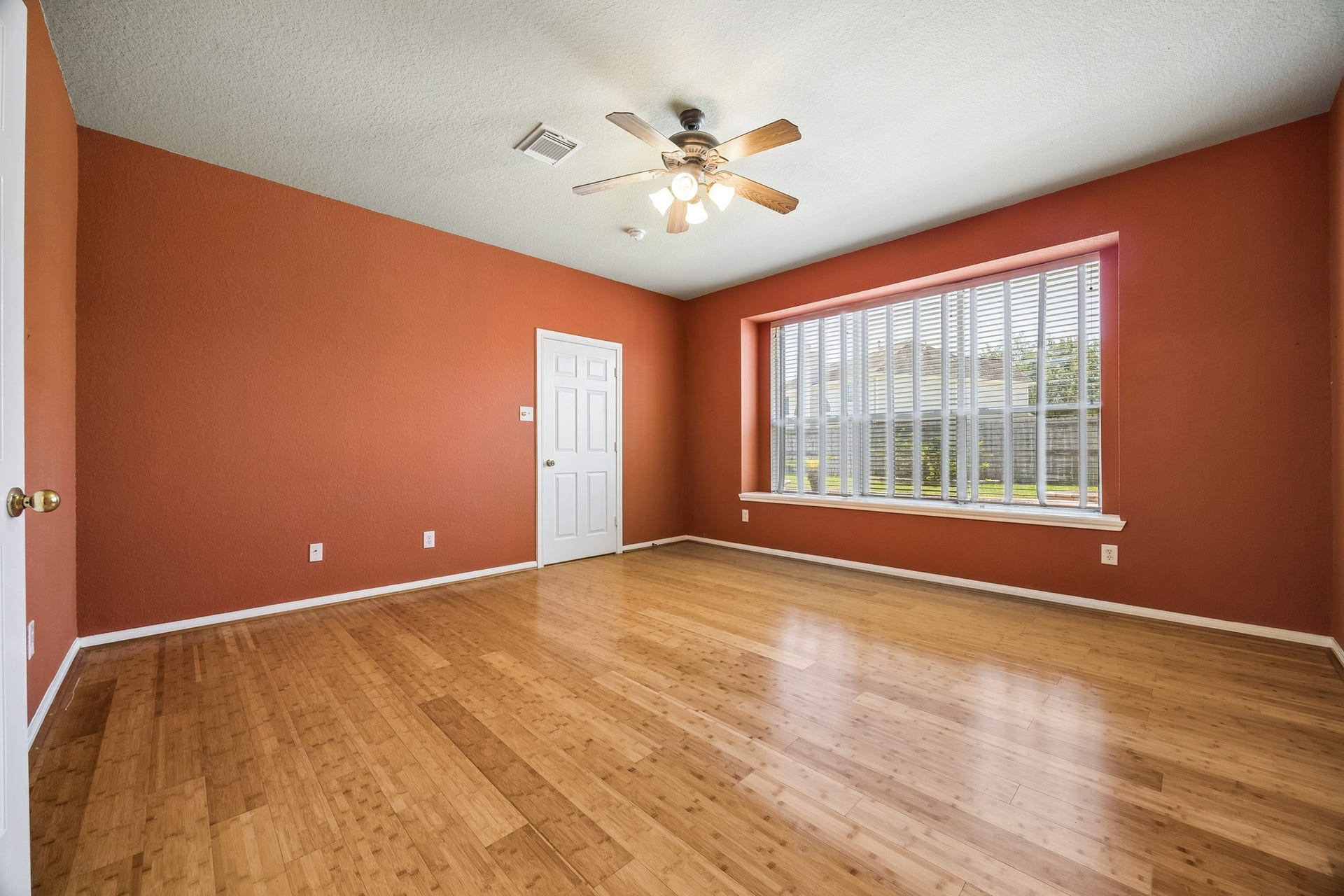 2843 Five Oaks Drive, Missouri City, TX 77459 Comfort, space and privacy come together in this inviting primary suite with bamboo flooring, a deep walk-in closet and direct access to the updated ensuite bath.