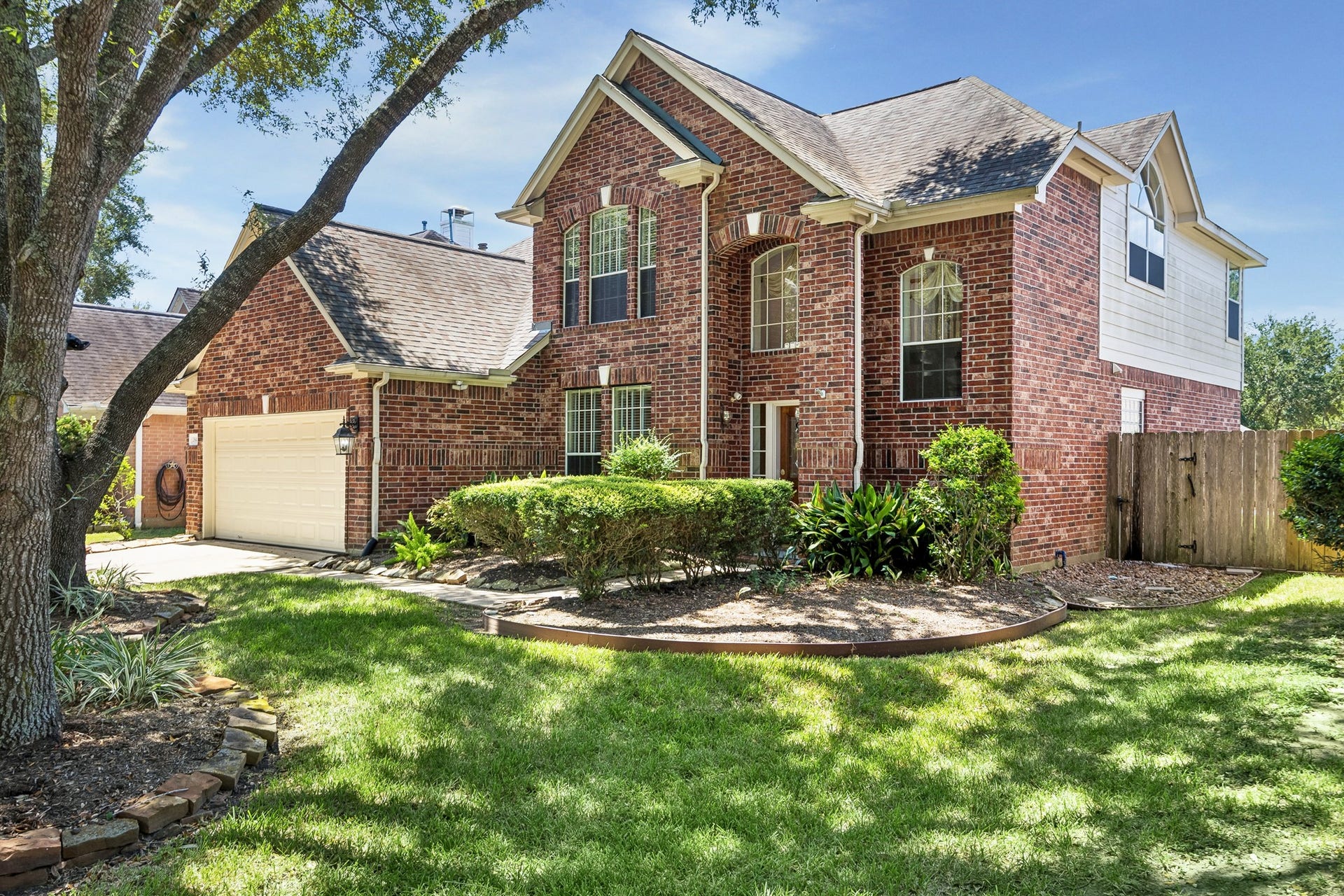 2843 Five Oaks Drive, Missouri City, TX 77459 From the light filled interiors & warm bamboo flooring to the spacious game room, gas log fireplace & 33-foot backyard pool, this home is ready for everyday comfort & easy entertaining. Add a 2016 roof, 2025 electrical panel, updated primary bath & 2020 pool plaster, and you have a well-cared for Sienna home with valuable updates, plenty of space & lots of features to enjoy inside and out.