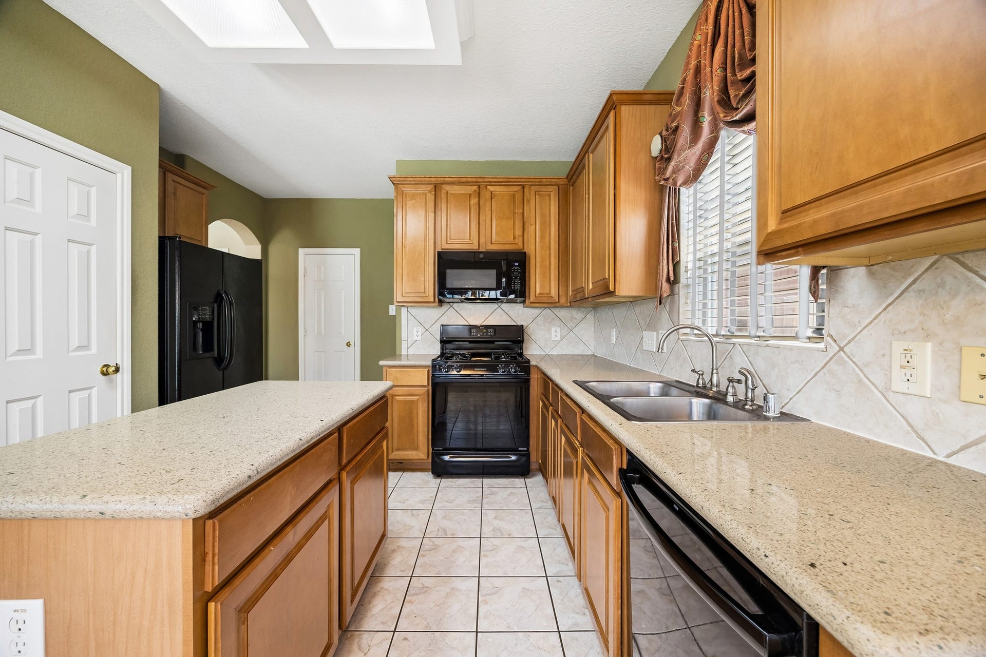 2843 Five Oaks Drive, Missouri City, TX 77459 Cook, serve and stay connected in a kitchen that offers long stretches of quartz countertops along with a convenient center island. Theres plenty of room to prep, serve and clean up, with abundant cabinetry keeping everyday essentials close at hand.