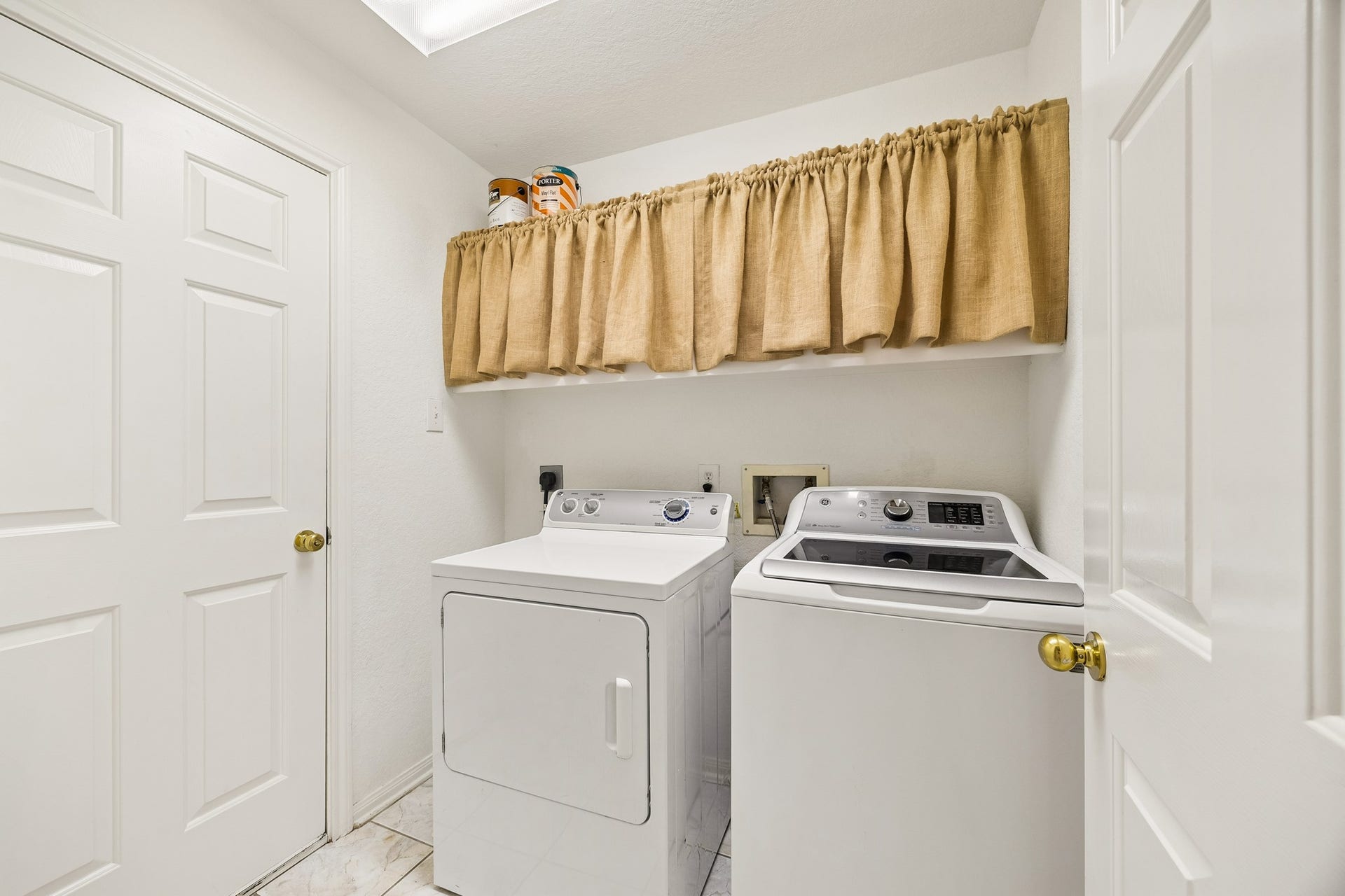 2843 Five Oaks Drive, Missouri City, TX 77459 Crisp, clean and conveniently located near the kitchen, the utility room keeps laundry day simple with washer and electric dryer connections, and open shelving for detergents, baskets and everyday essentials.