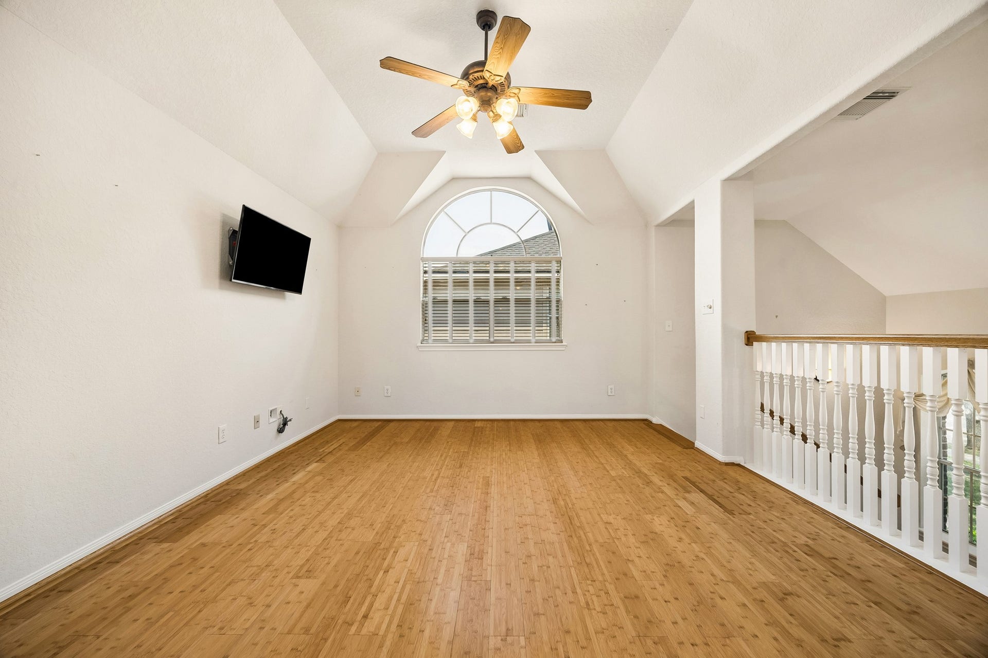 2843 Five Oaks Drive, Missouri City, TX 77459 Make this upstairs game room your favorite place to play, relax and recharge, with warm bamboo flooring, a vaulted ceiling and plenty of room for game tables, movie nights or your own fun setup.