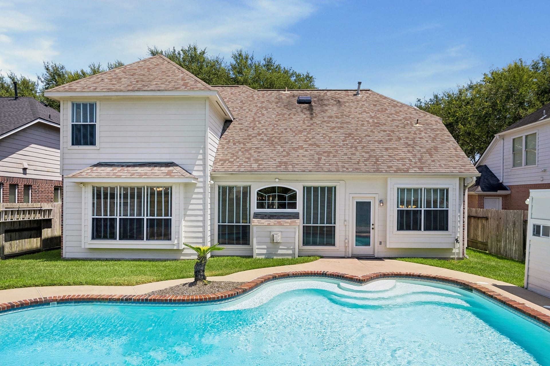 2843 Five Oaks Drive, Missouri City, TX 77459 Imagine long, lazy weekends in your own backyard pool, stretching out on the tanning ledge, cooling off between cannonballs and staying outside until your fingers are "pruny" and the sun starts to set.