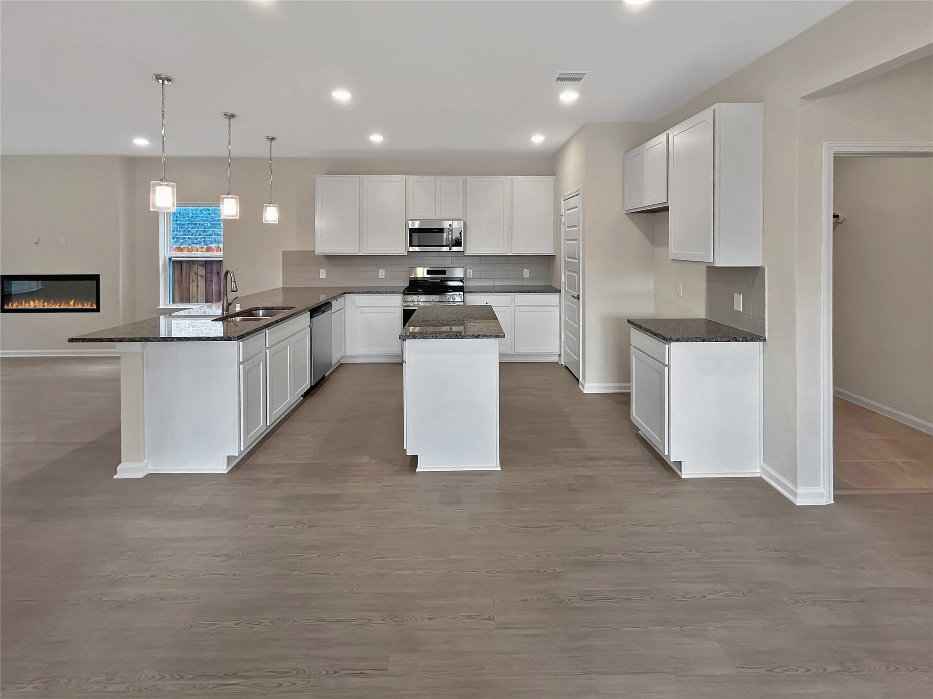 39523 Yellow Heron Way, Magnolia, TX 77354 Home under construction, photo used for illustrative purposes only, colors and options will vary.