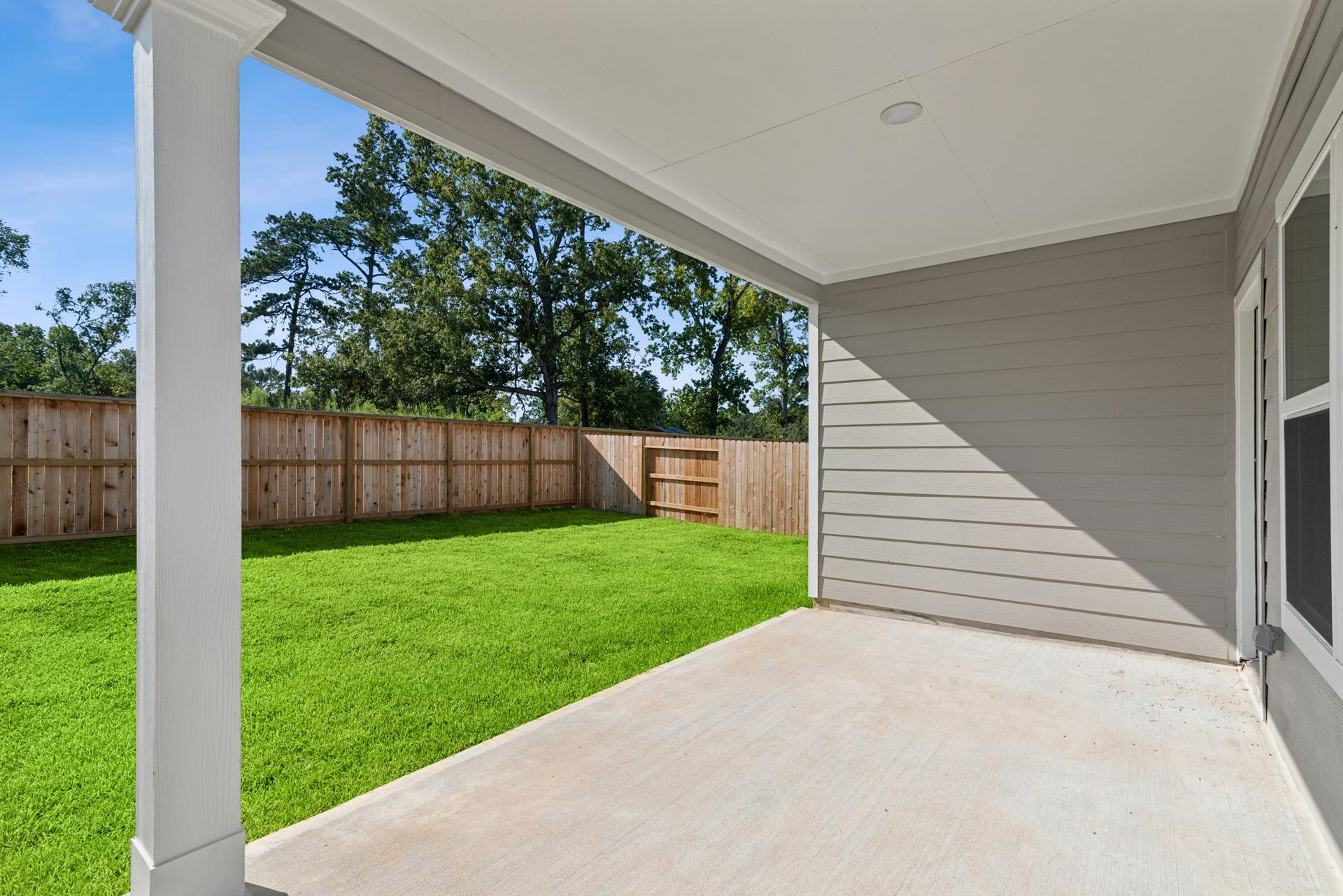39523 Yellow Heron Way, Magnolia, TX 77354 Home under construction, photo used for illustrative purposes only, colors and options will vary.