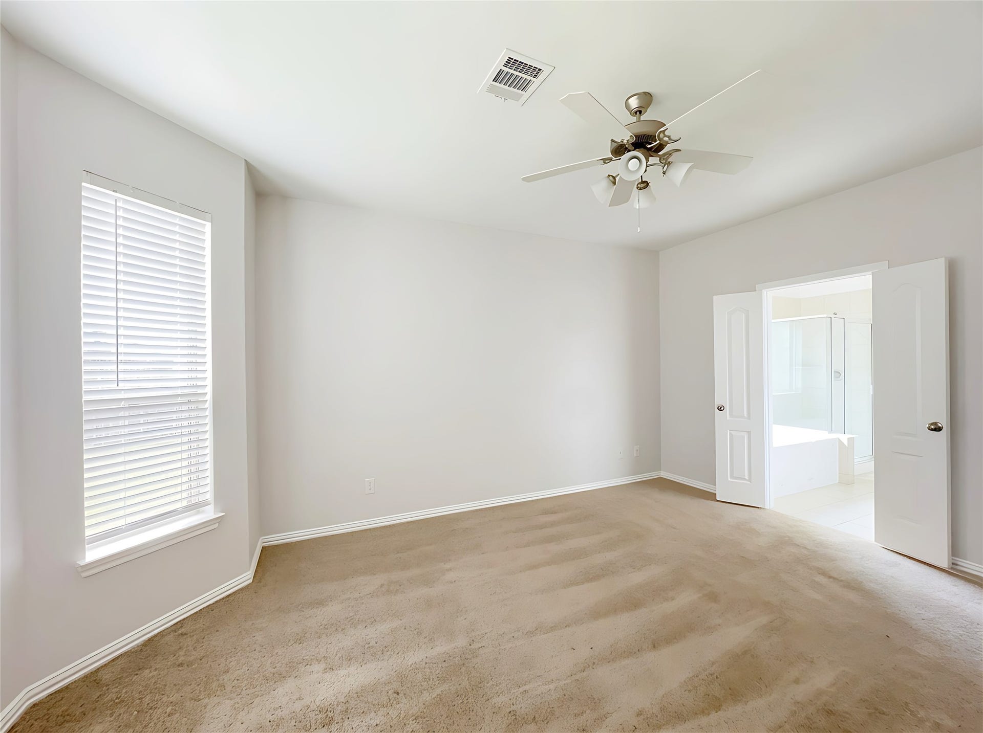 662 W Linnwood Drive, Woodbranch, TX 77357 Primery Bed - 1st Floor