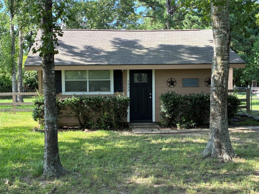 Property photo for 1935 S Cherry Street, Tomball, TX