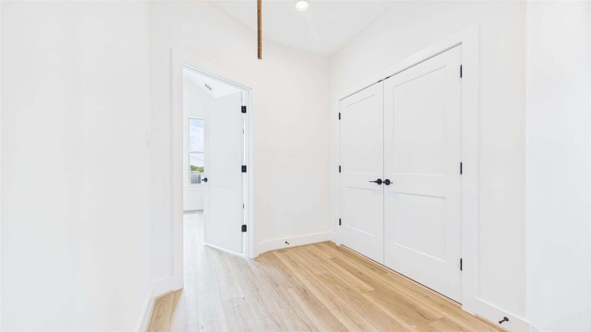 4203 Arlington Street, Houston, TX 77018 Third floor Hallway