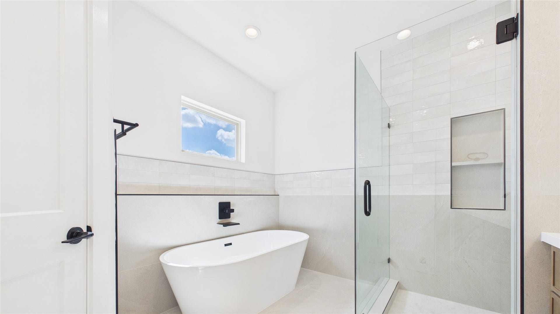 4203 Arlington Street, Houston, TX 77018 Primary Bath
