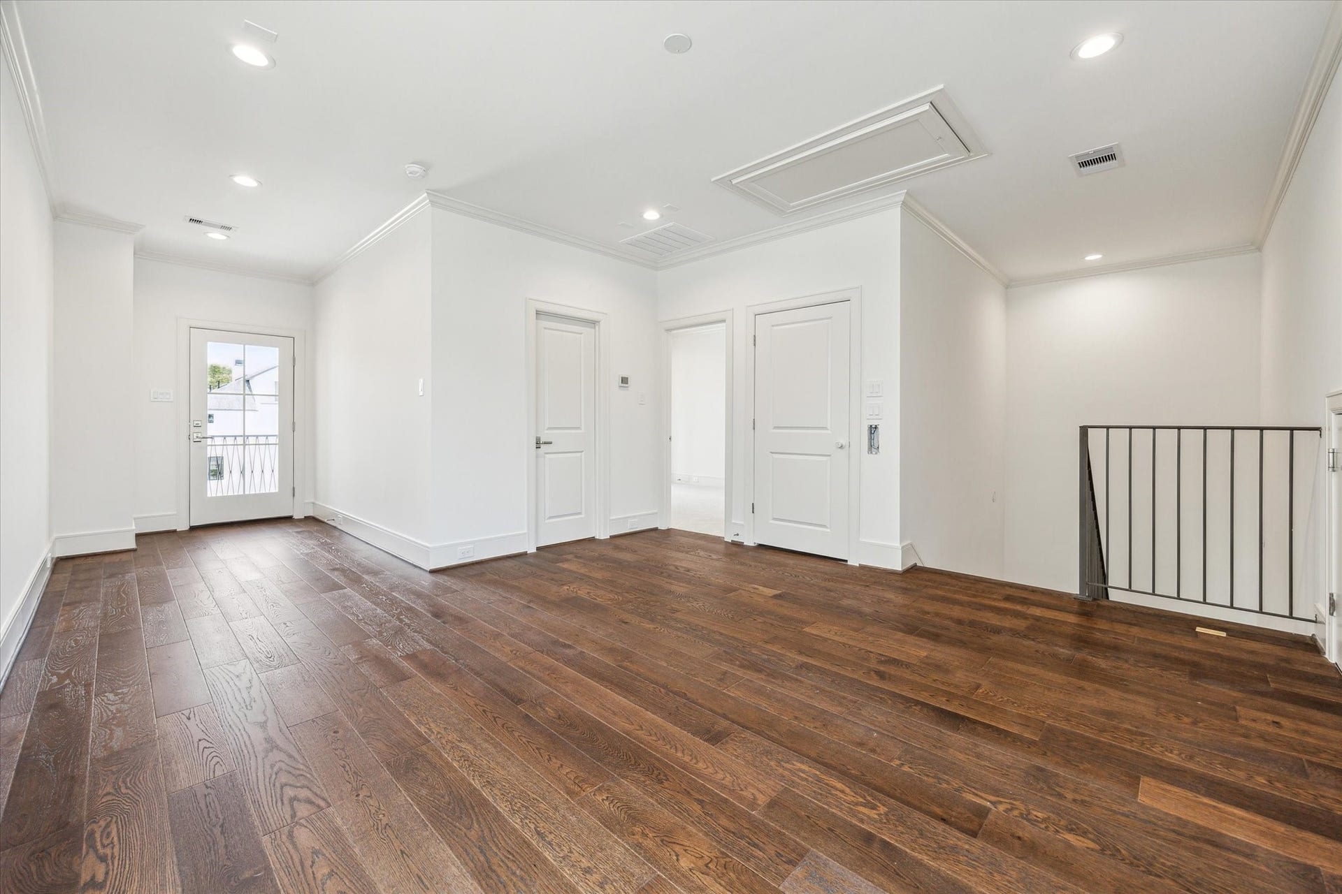 209 Sutton Row Place, Houston, TX 77024 Third-floor game room with secondary bedroom and bath.