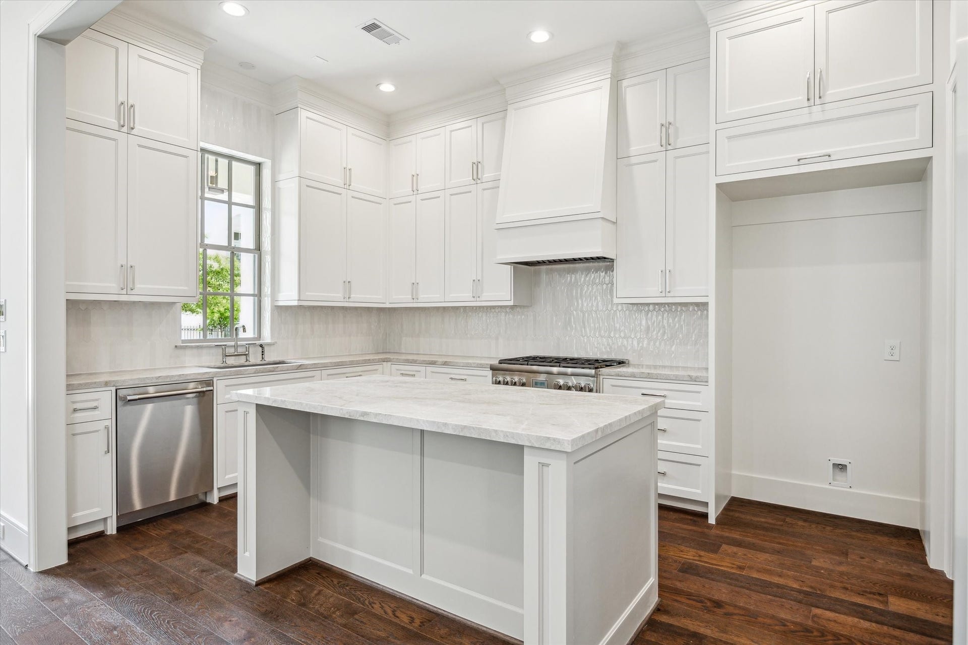 209 Sutton Row Place, Houston, TX 77024 Kitchen features Thermador stainless steel appliances and Taj Mahal Polished Quartzite countertops.