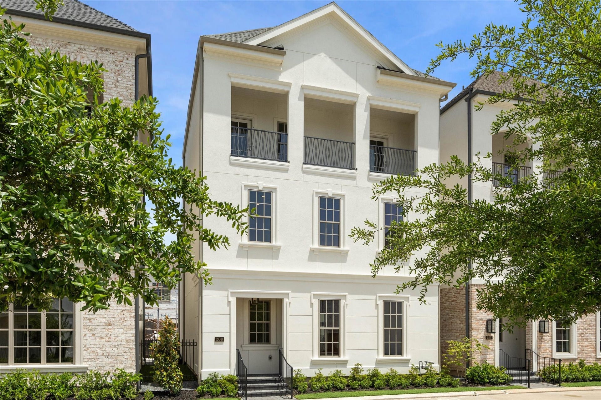 209 Sutton Row Place, Houston, TX 77024 Welcome to 209 Sutton Row Place, New Construction by Pelican Builders, Inc. in Memorial Green!