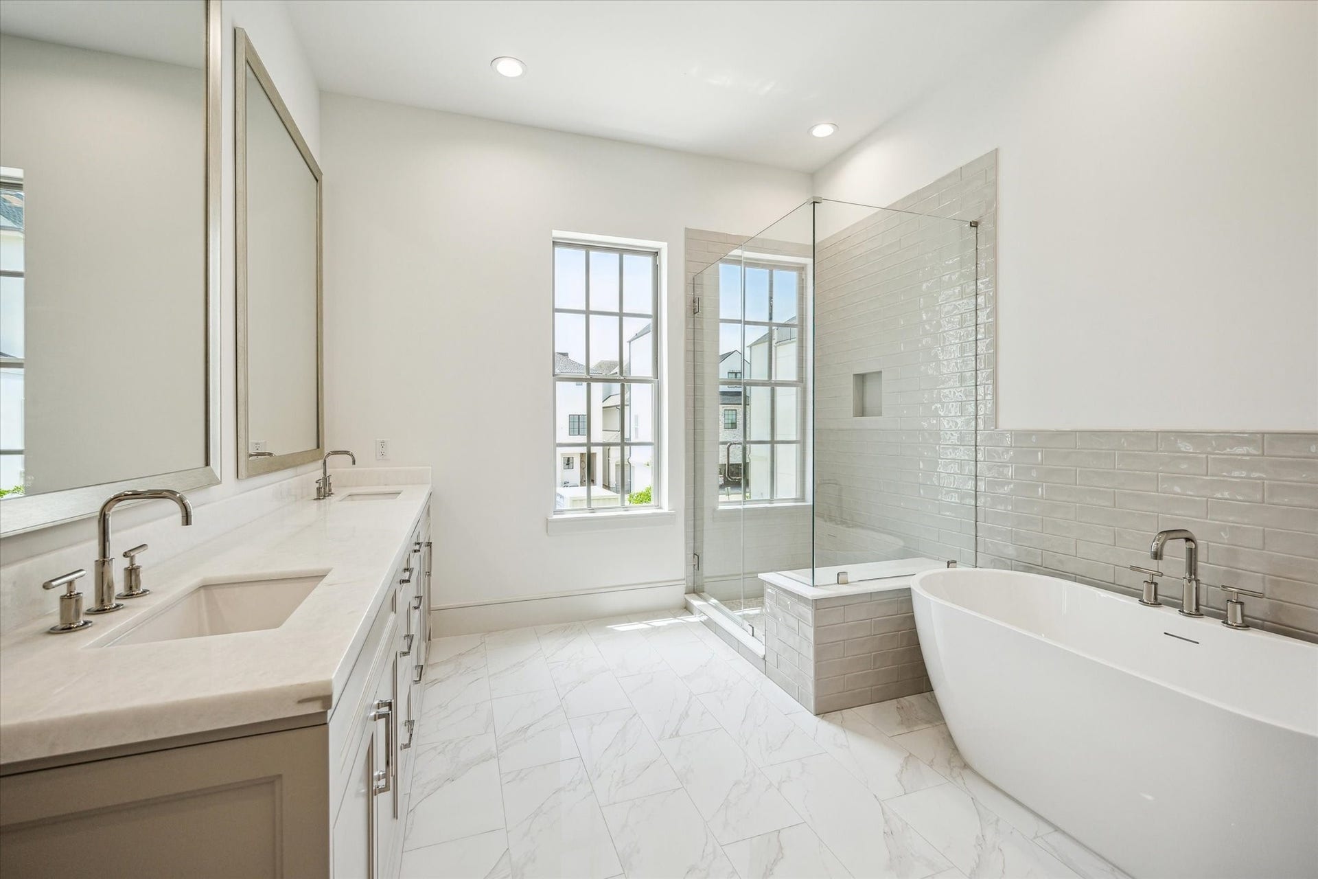 209 Sutton Row Place, Houston, TX 77024 Opal White Polished Marble countertops with double sinks, soaking tub and glass walk-in shower.