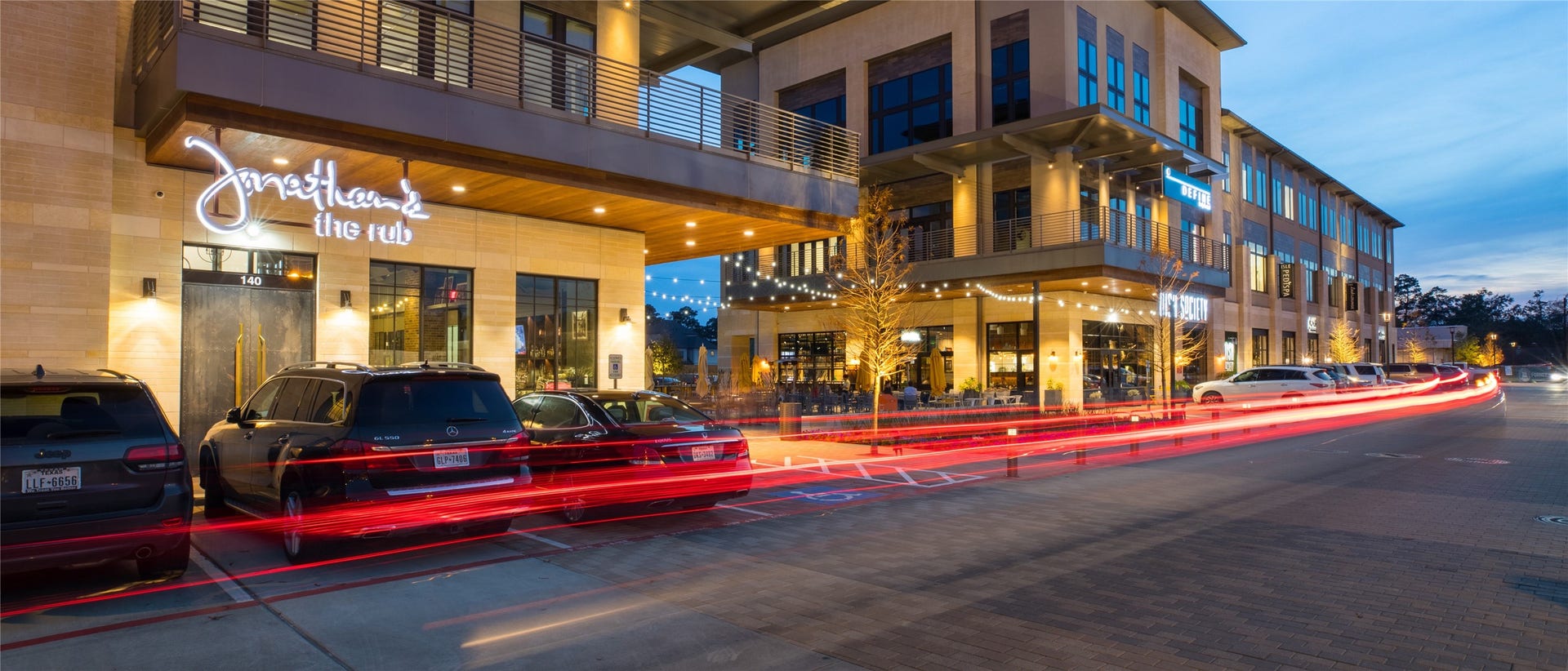 209 Sutton Row Place, Houston, TX 77024 Walkable to restaurants and retail at Memorial Green commercial, amenities include lifestyle - spa, salon, fitness; restaurants; shops and more!