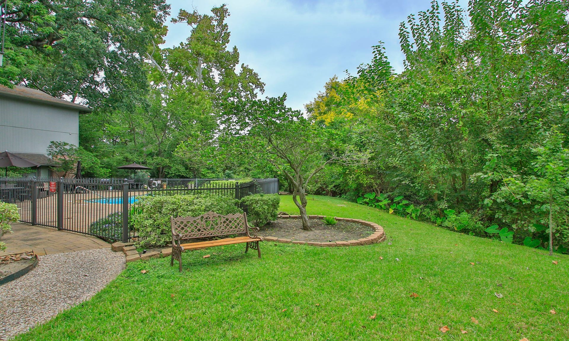 6663 Bayou Glen Road, Houston, TX 77057 Lush, well maintained grounds
