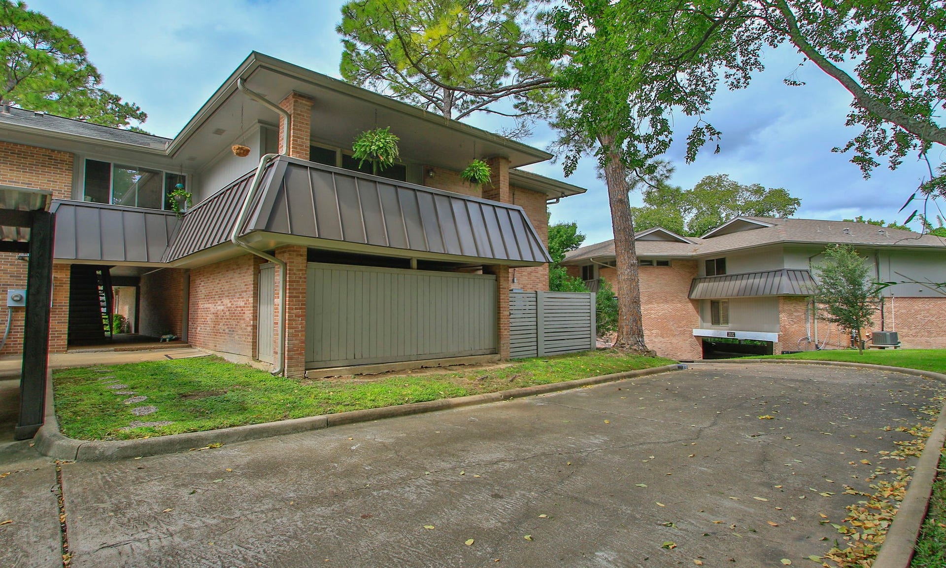 6663 Bayou Glen Road, Houston, TX 77057 6663 Bayou Glen Road, Houston, TX 77057