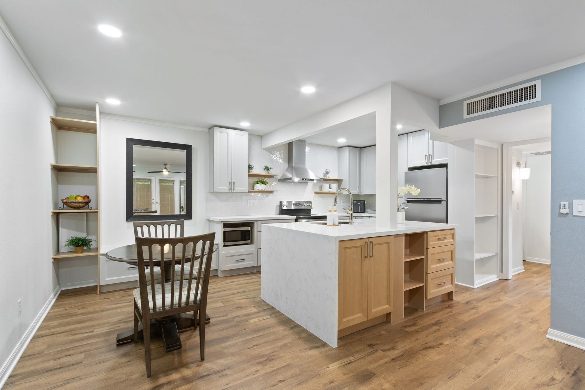 6663 Bayou Glen Road, Houston, TX 77057 Remodel kitchen with quartz countertops and waterfall island