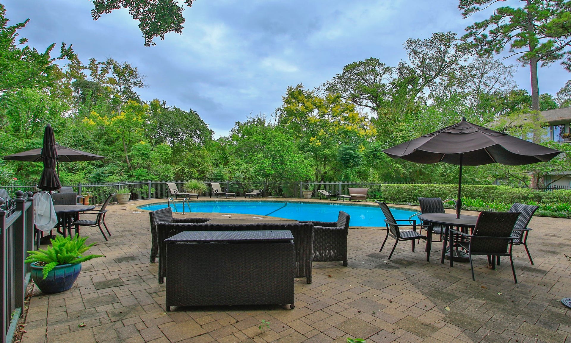 6663 Bayou Glen Road, Houston, TX 77057 Inviting and relaxing beautiful pool, multiple pools in complex