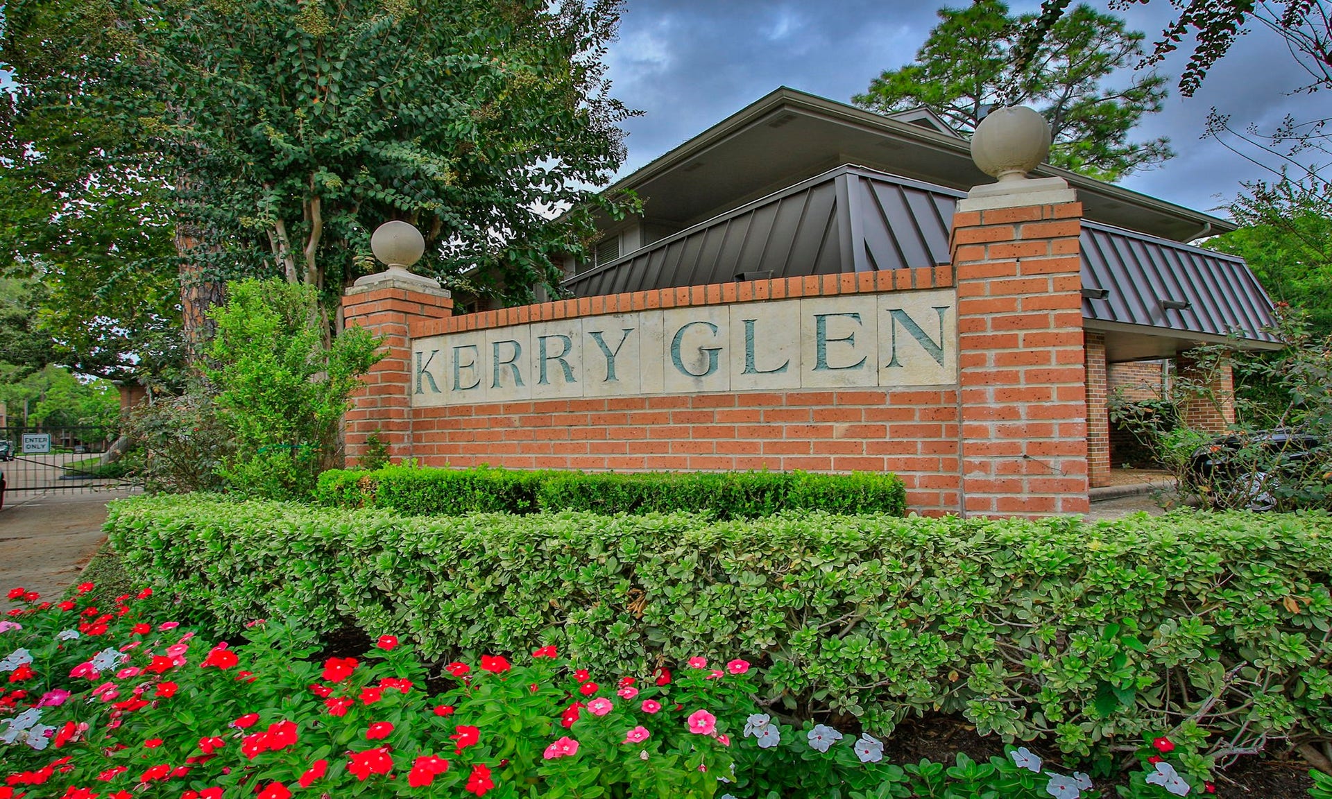6663 Bayou Glen Road, Houston, TX 77057 Enjoy the life style at Kerry Glen