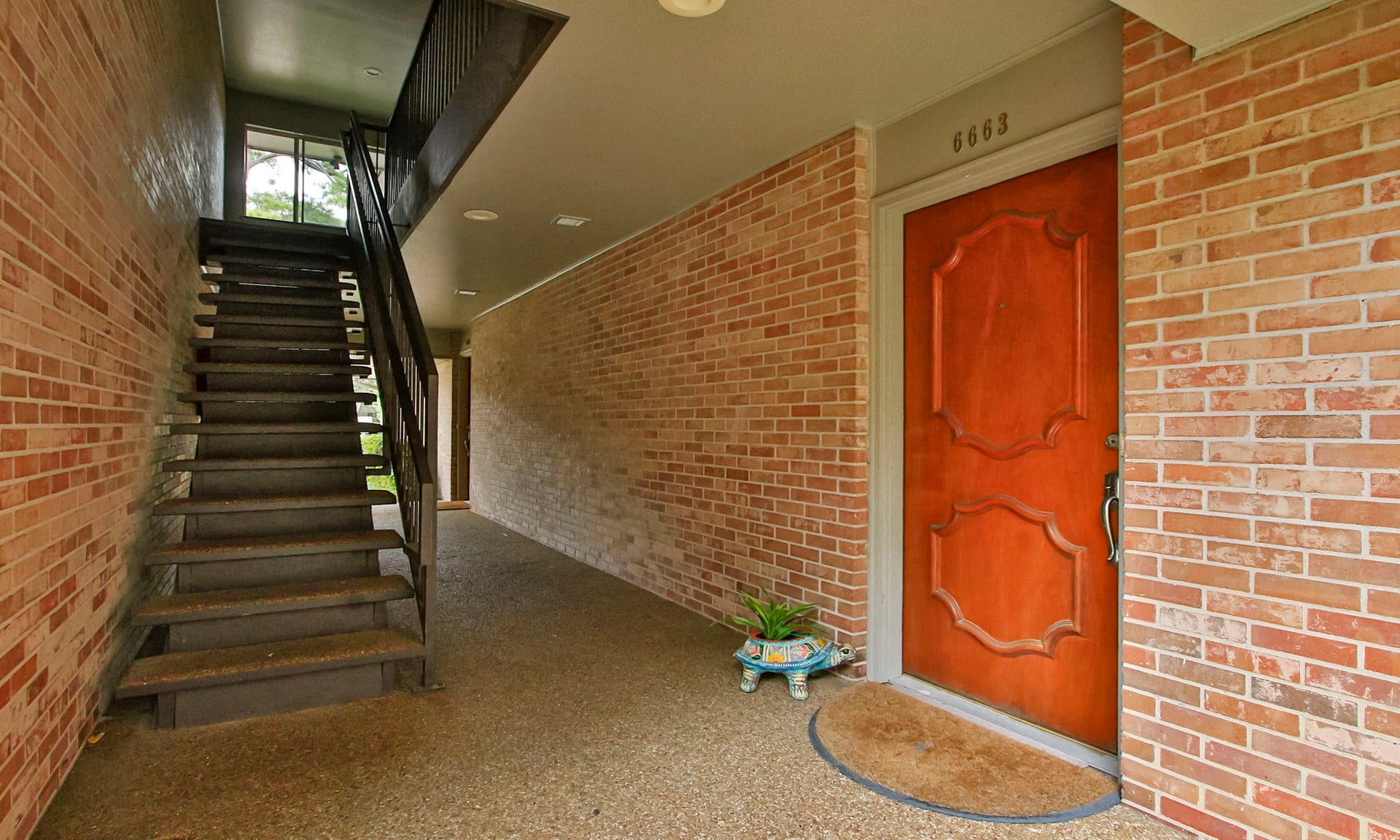 6663 Bayou Glen Road, Houston, TX 77057 Pretty front door to greet you
