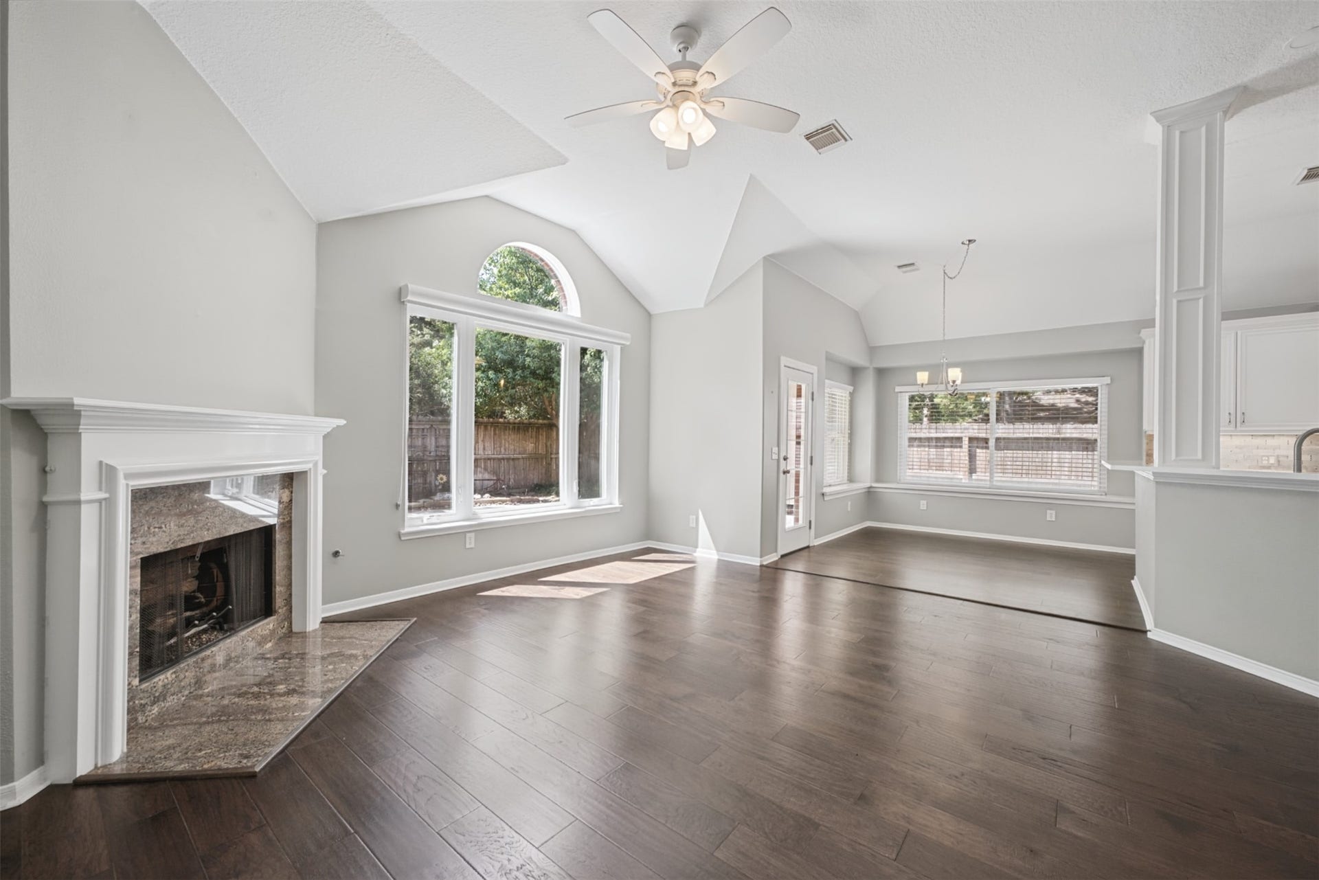 116 N Acacia Park Circle, The Woodlands, TX 77832 116 N Acacia Park Circle, The Woodlands, TX 77832