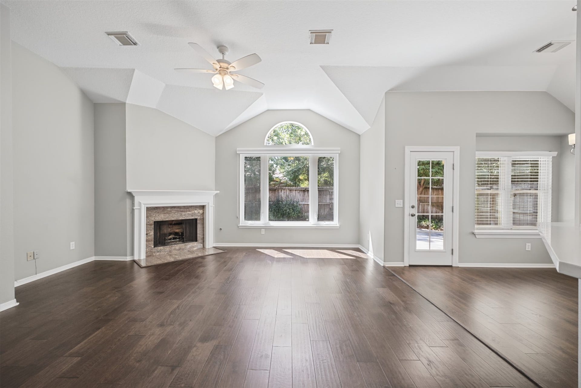 116 N Acacia Park Circle, The Woodlands, TX 77832 116 N Acacia Park Circle, The Woodlands, TX 77832