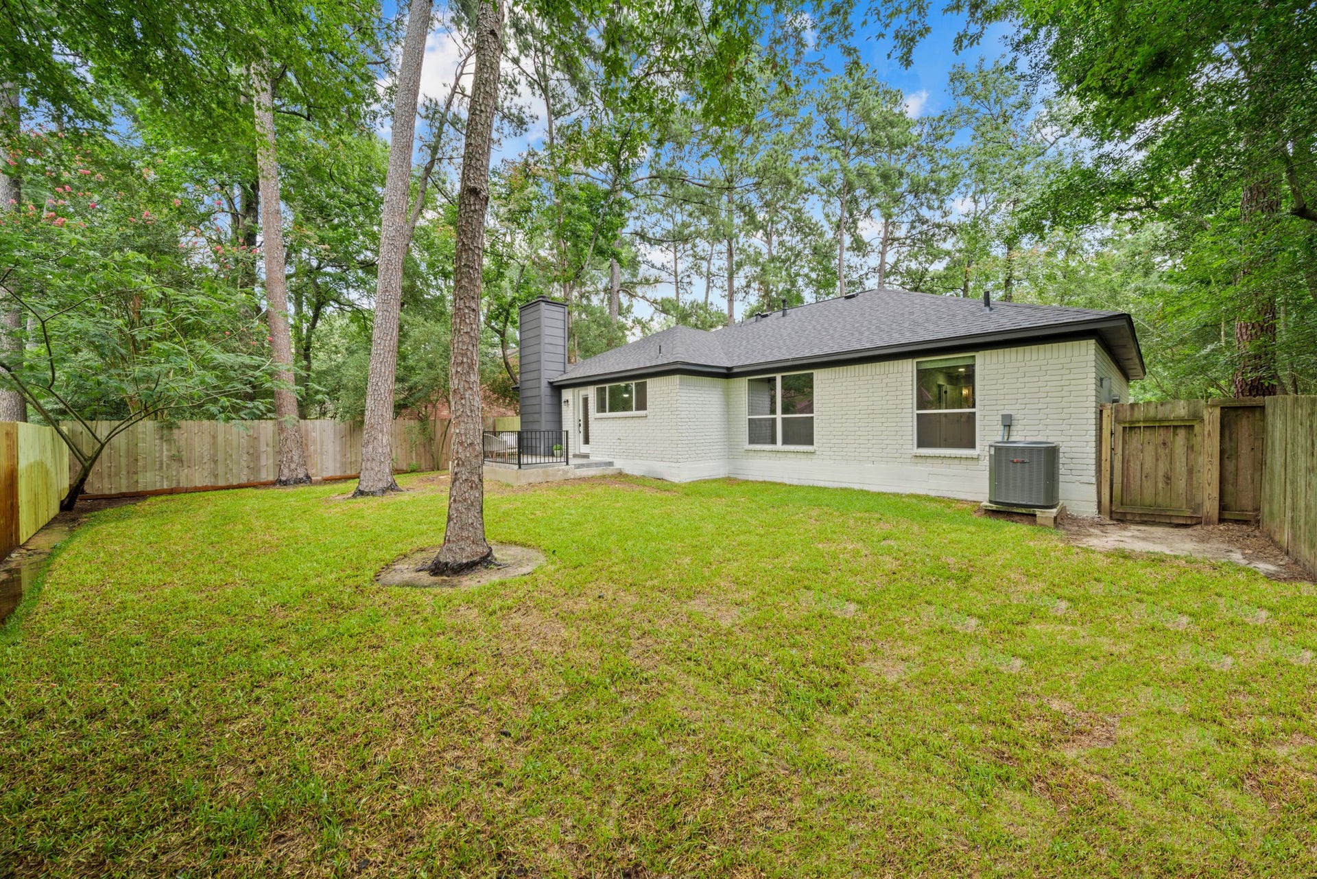 27 Lazy Morning Place, The Woodlands, TX 77381 Wooded Backyard