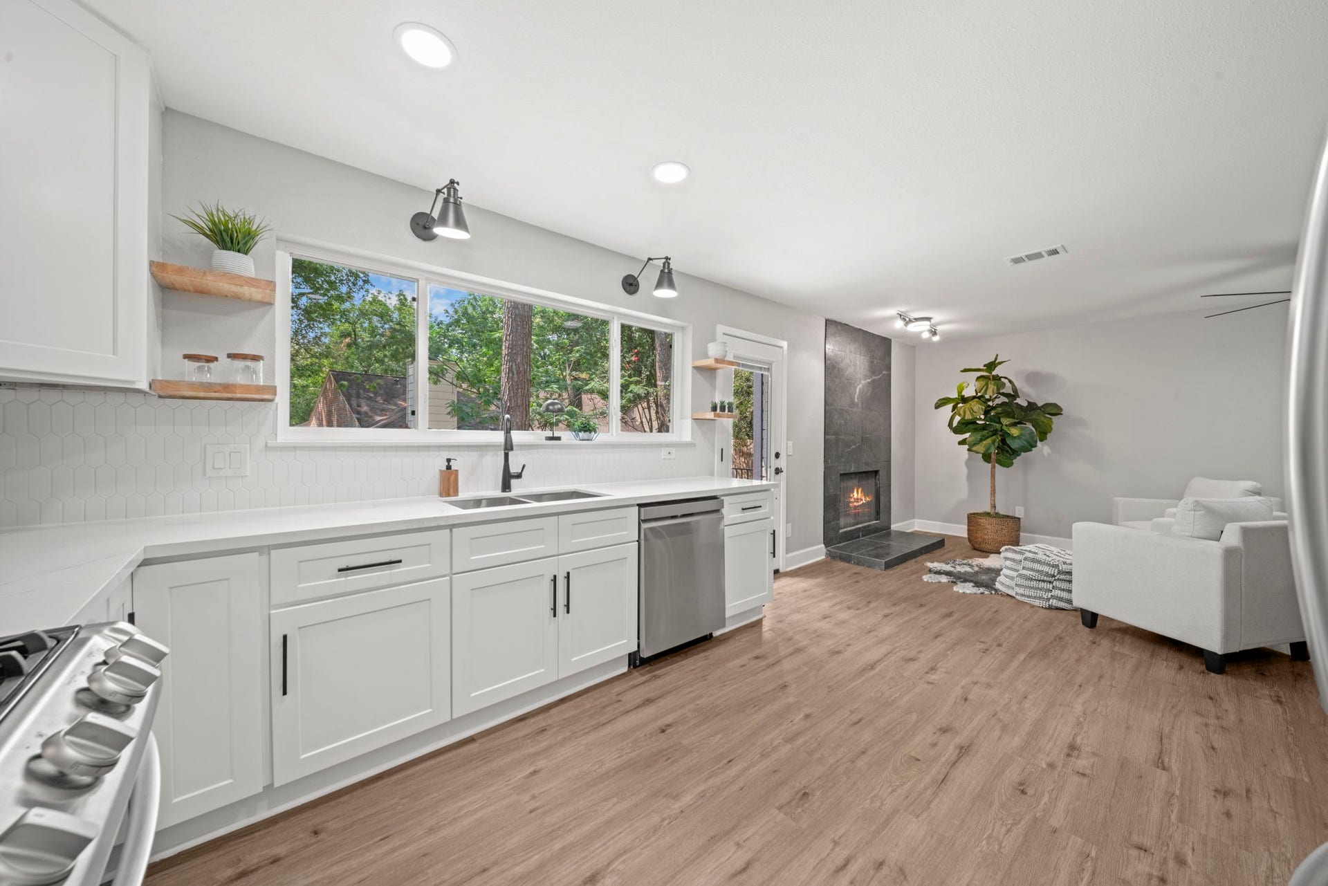 27 Lazy Morning Place, The Woodlands, TX 77381 Kitchen