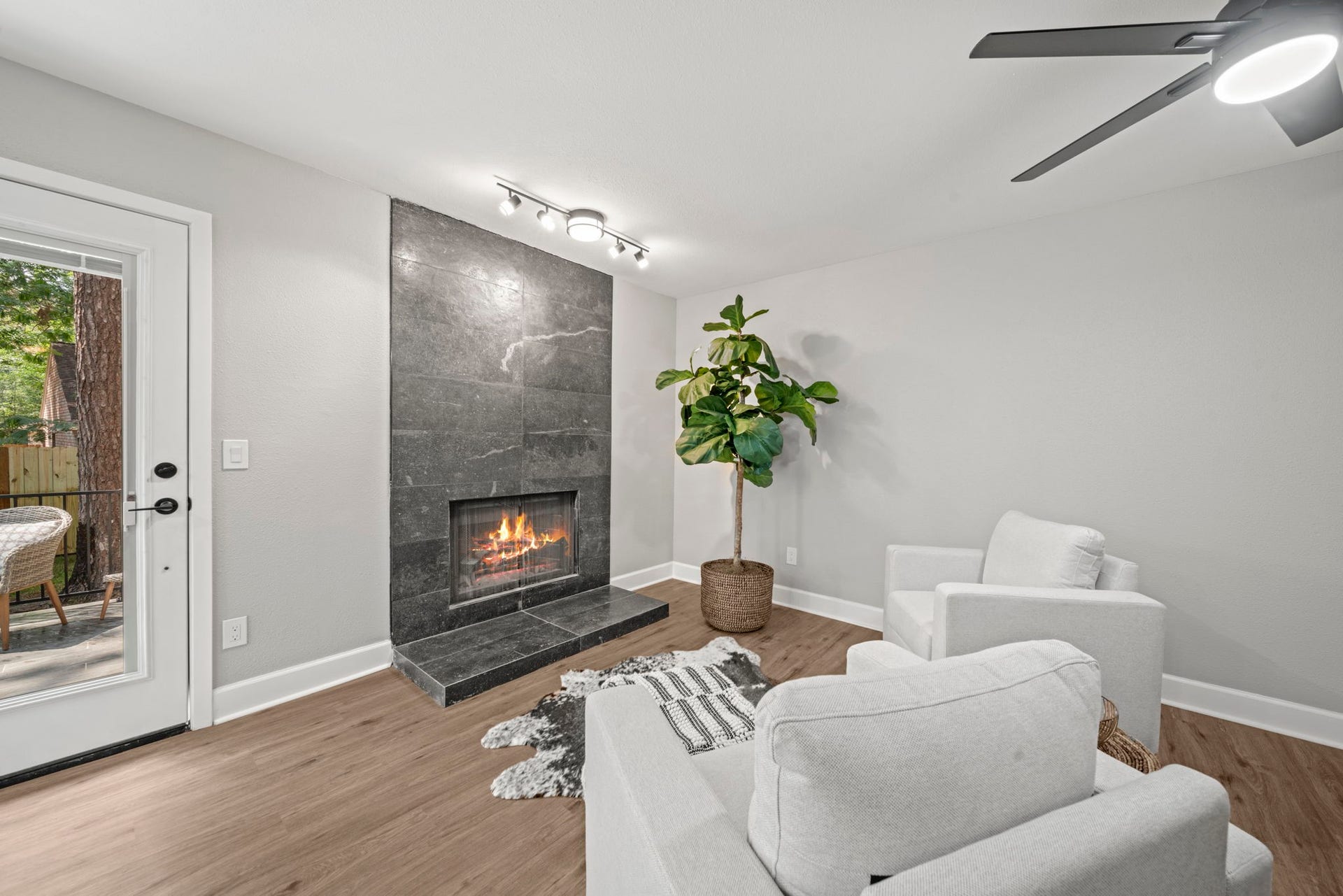 27 Lazy Morning Place, The Woodlands, TX 77381 Family room