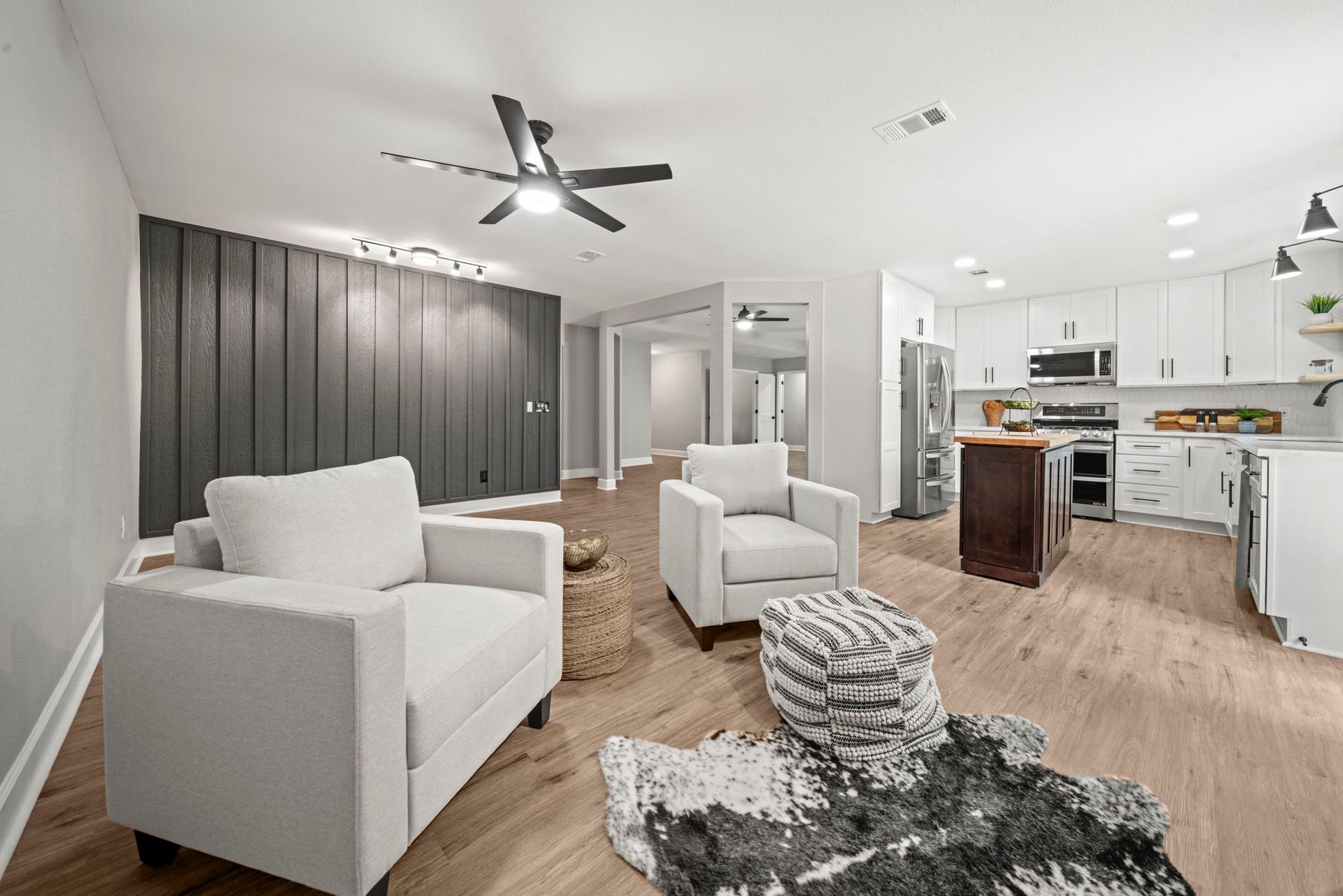 27 Lazy Morning Place, The Woodlands, TX 77381 Family room