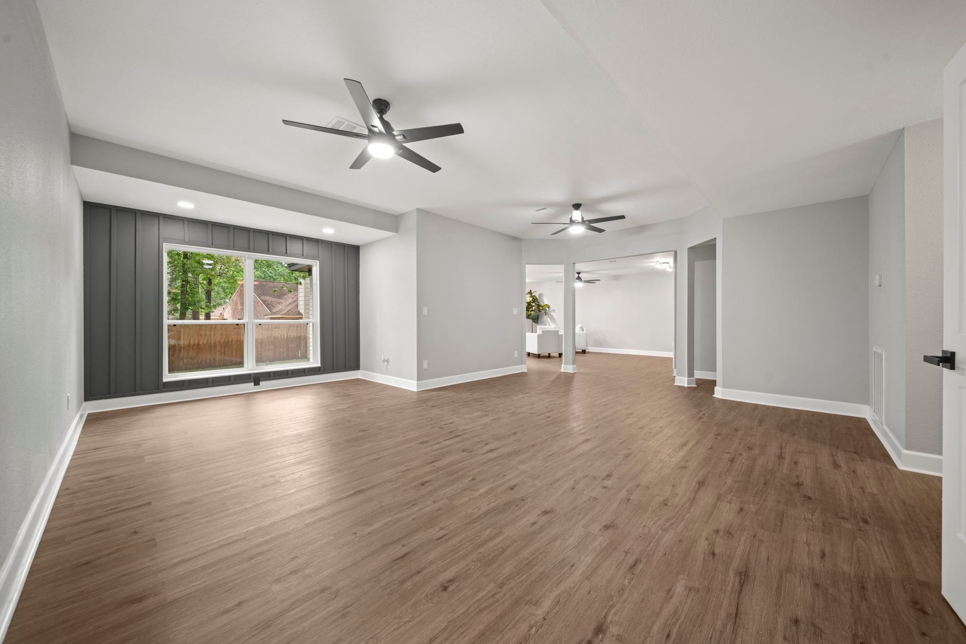 27 Lazy Morning Place, The Woodlands, TX 77381 Living area