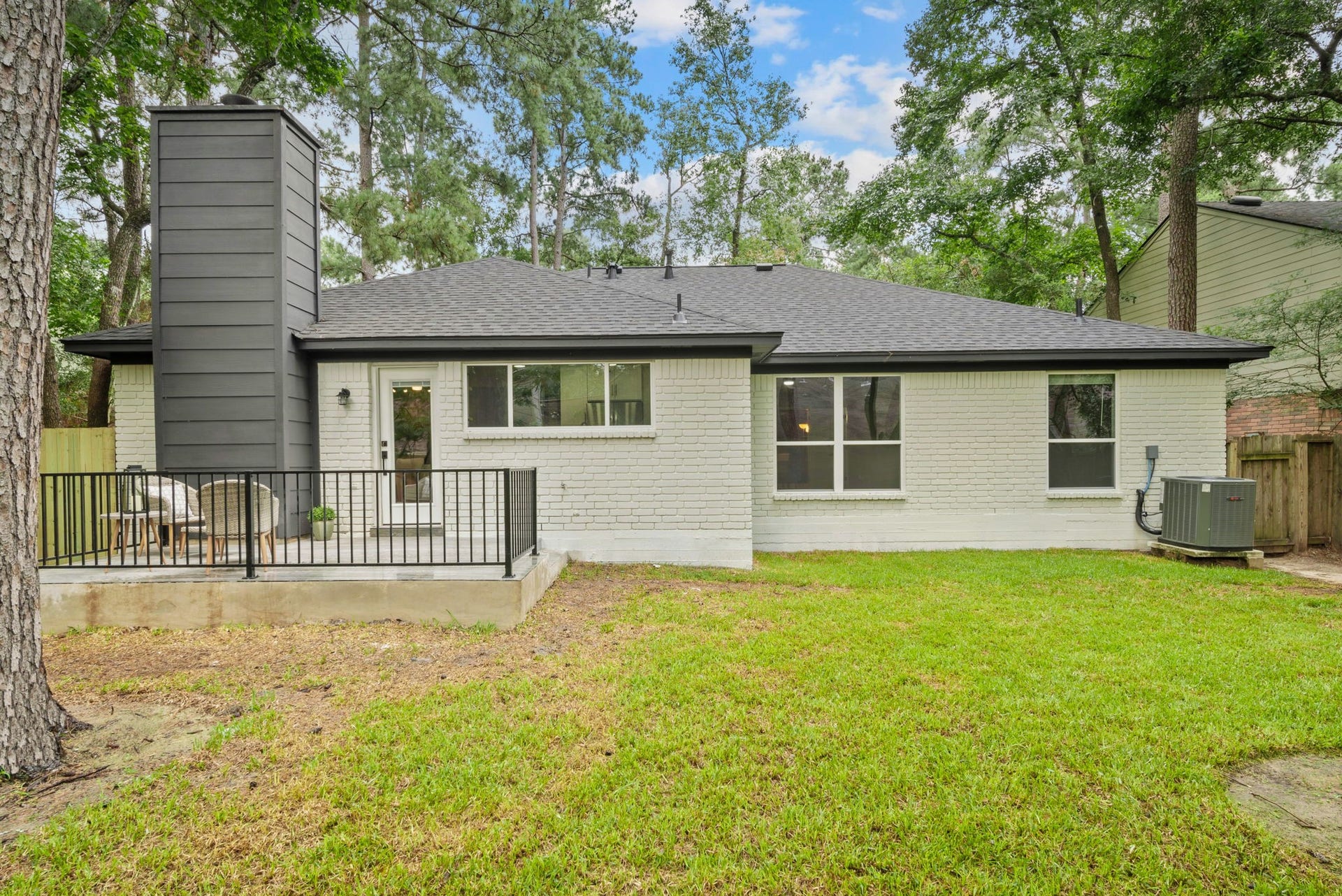 27 Lazy Morning Place, The Woodlands, TX 77381 Back view