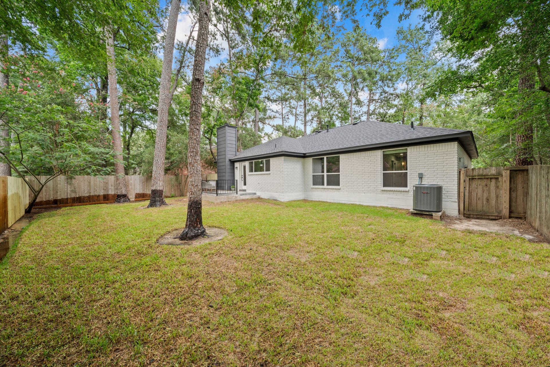 27 Lazy Morning Place, The Woodlands, TX 77381 Back view
