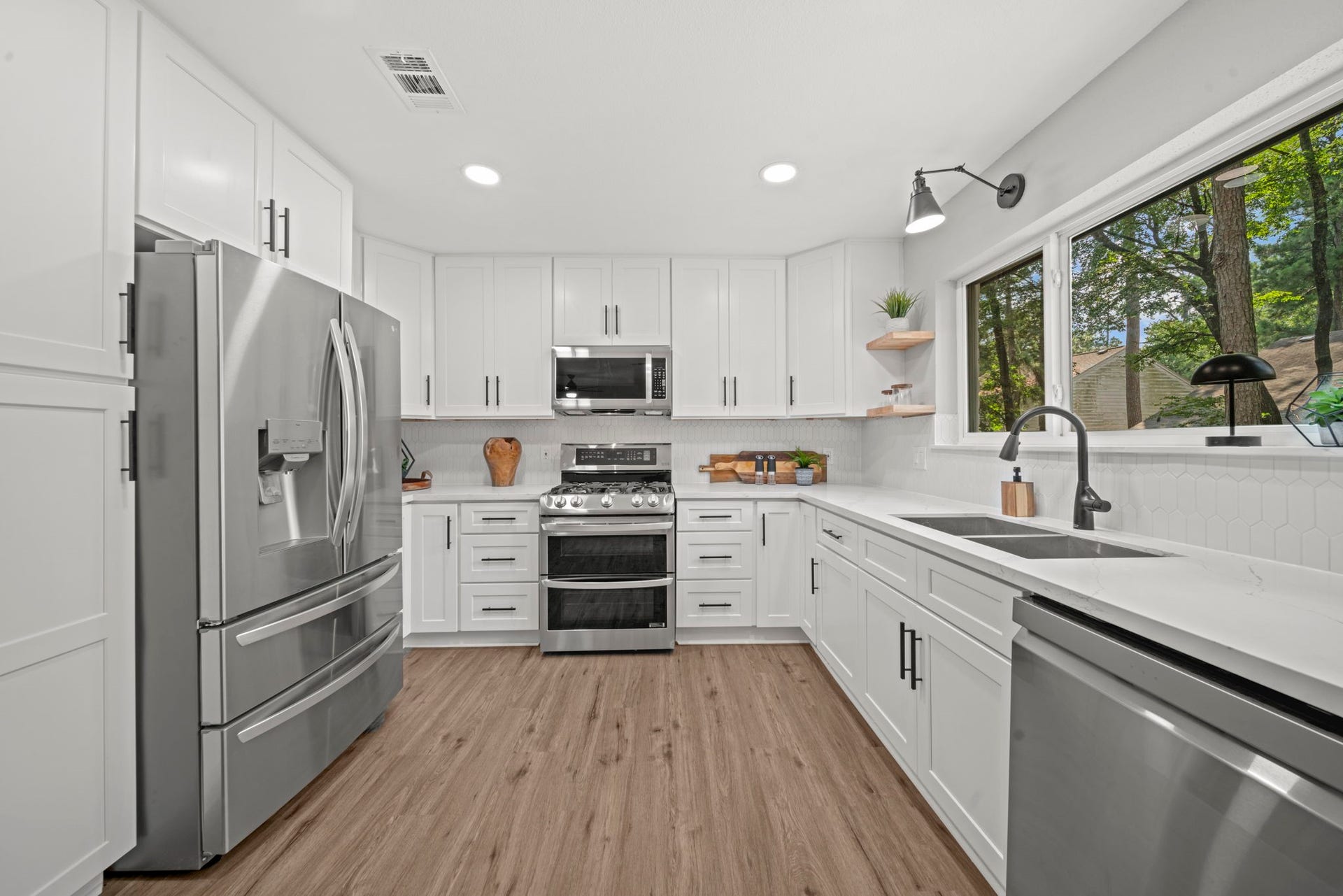 27 Lazy Morning Place, The Woodlands, TX 77381 Refrigerator Included