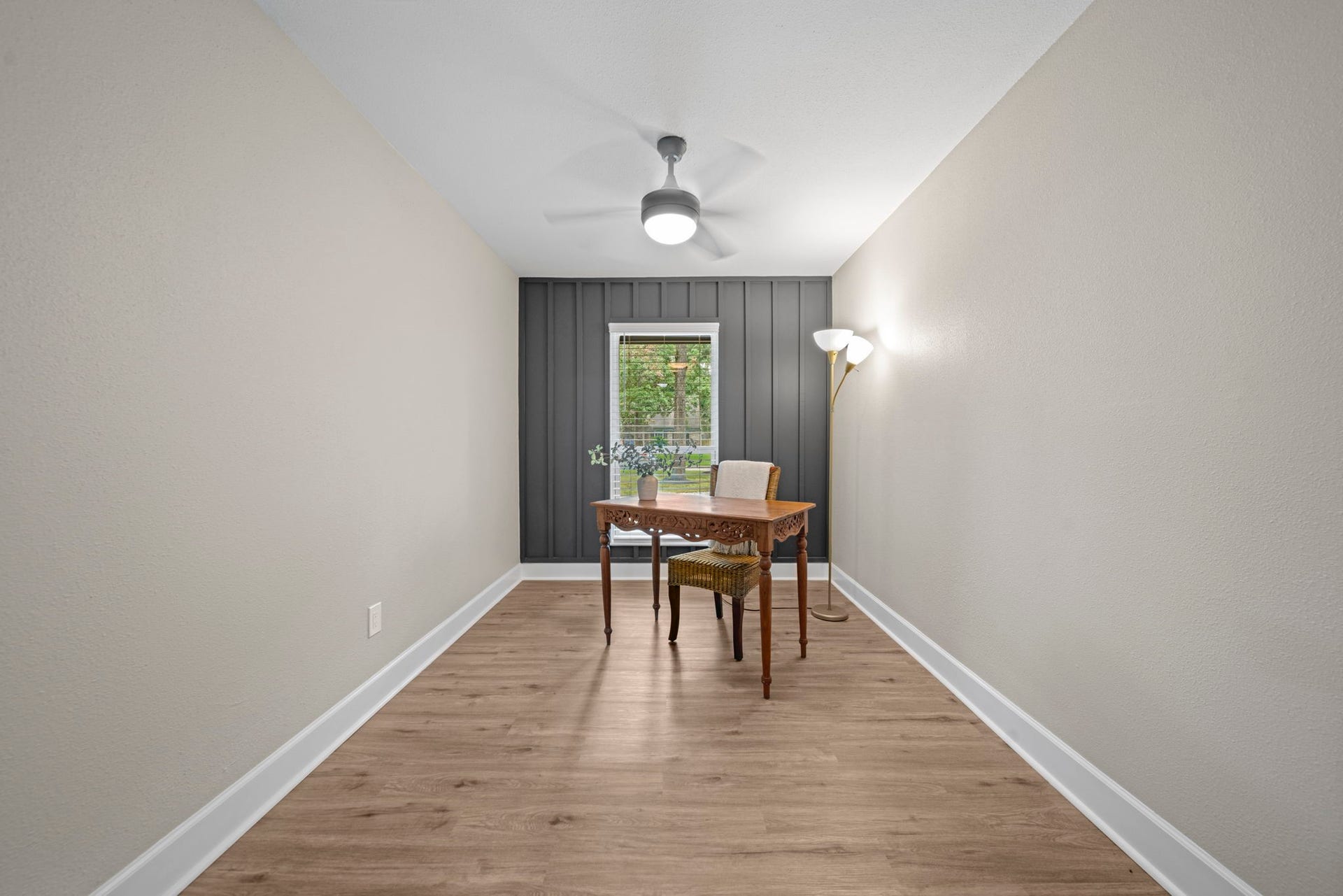 27 Lazy Morning Place, The Woodlands, TX 77381 Office/ Study or 4th bedroom