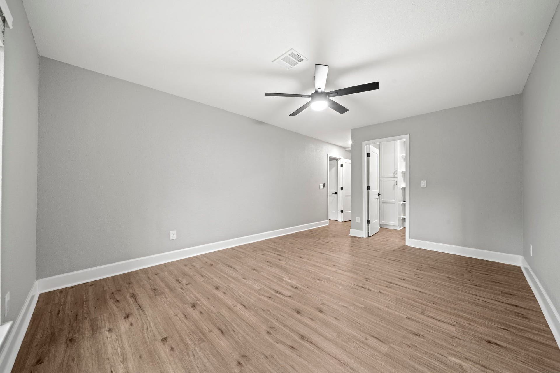 27 Lazy Morning Place, The Woodlands, TX 77381 Master bedroom