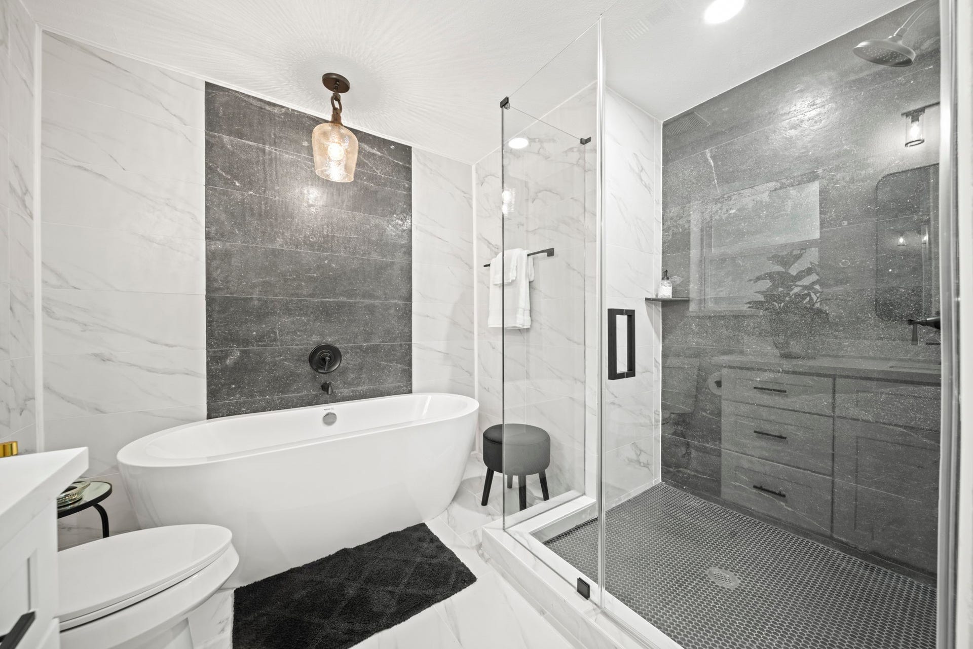 27 Lazy Morning Place, The Woodlands, TX 77381 Master bath with soaking tub and separate shower
