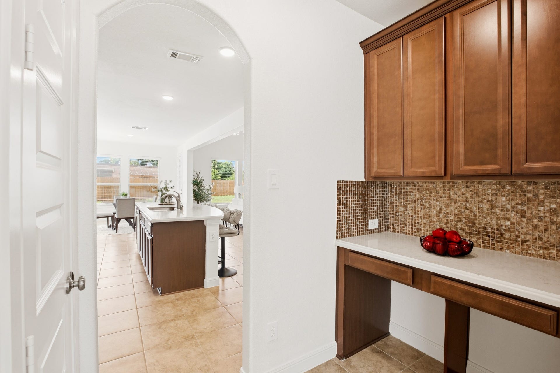 6639 Brady Springs Lane, Sugar Land, TX 77479 Butlers pantry