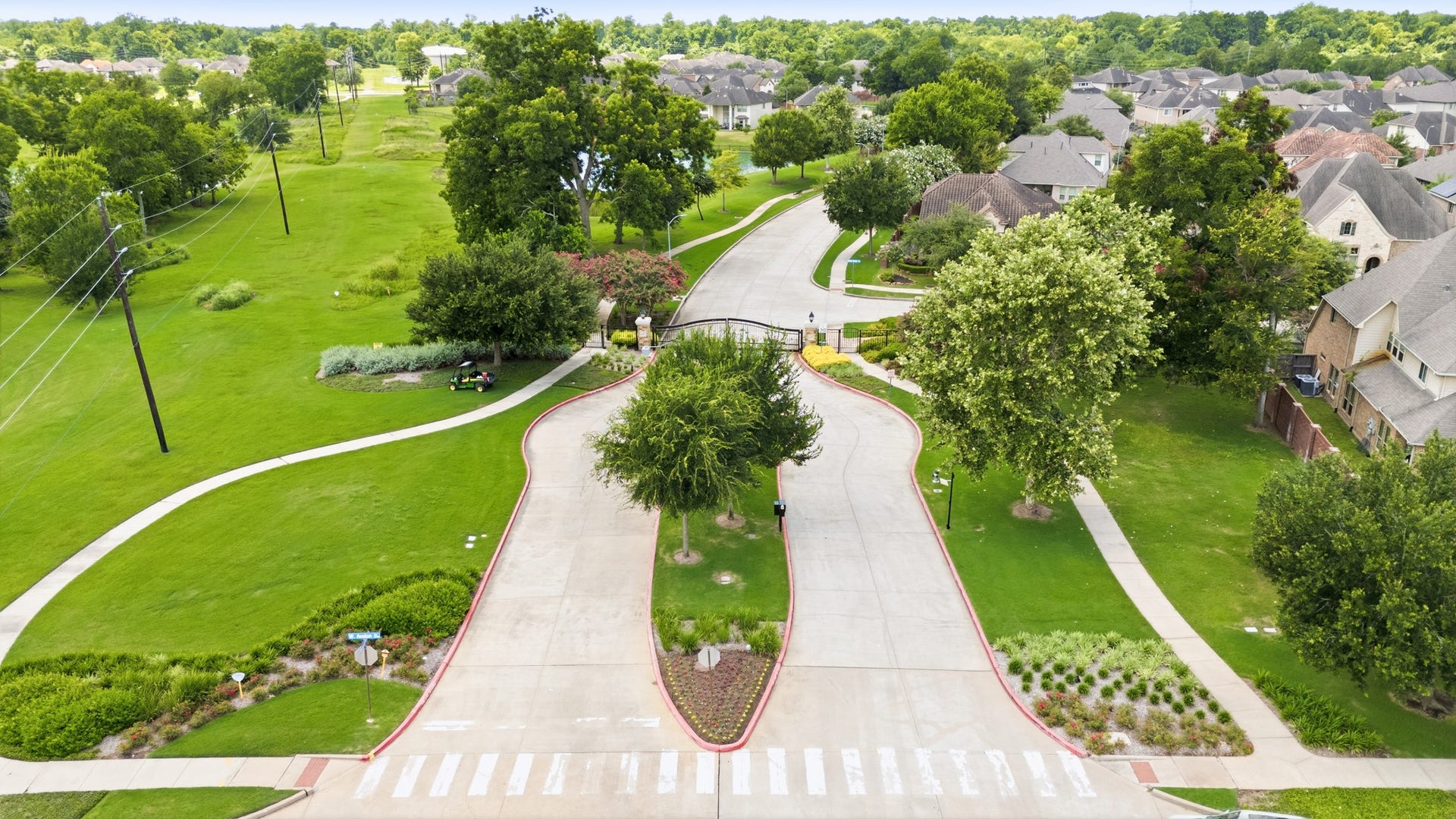 6639 Brady Springs Lane, Sugar Land, TX 77479 Gated entrance
