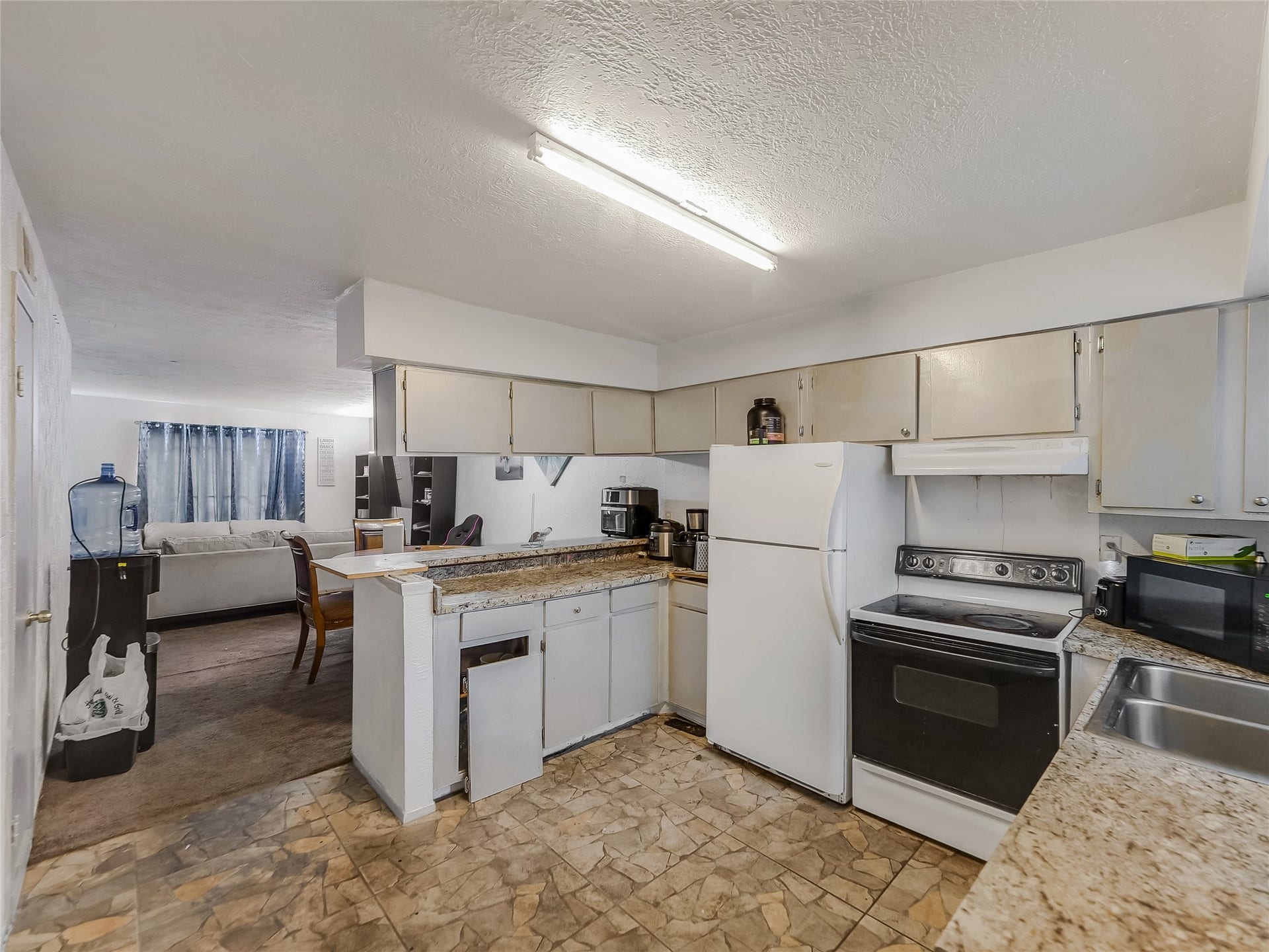 6305 Westward Street, #139, Houston, TX 77081 Kitchen