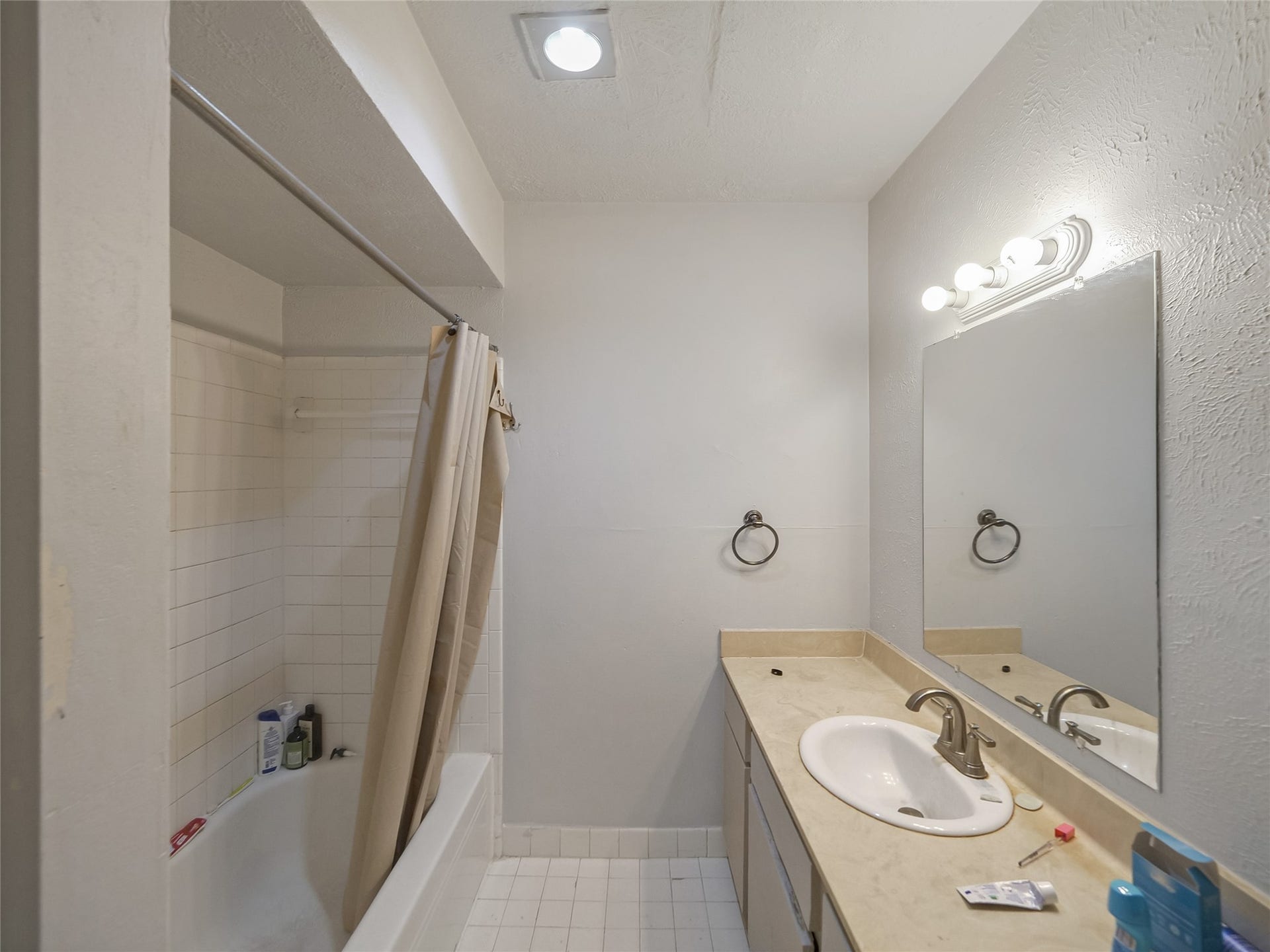 6305 Westward Street, #139, Houston, TX 77081 Bath 1