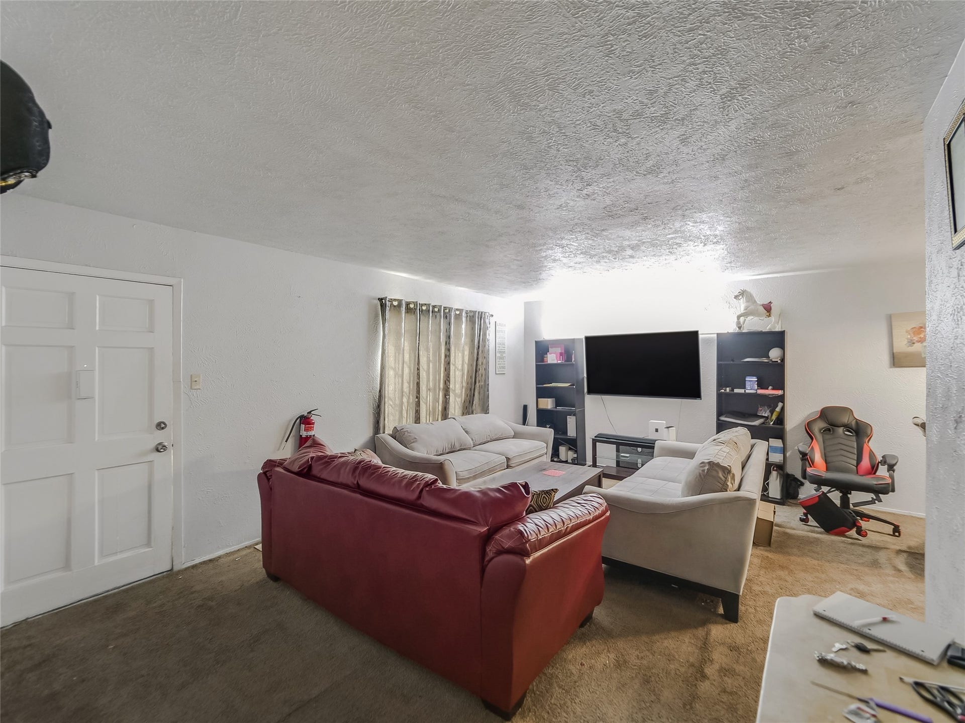 6305 Westward Street, #139, Houston, TX 77081 Entry/Living Room