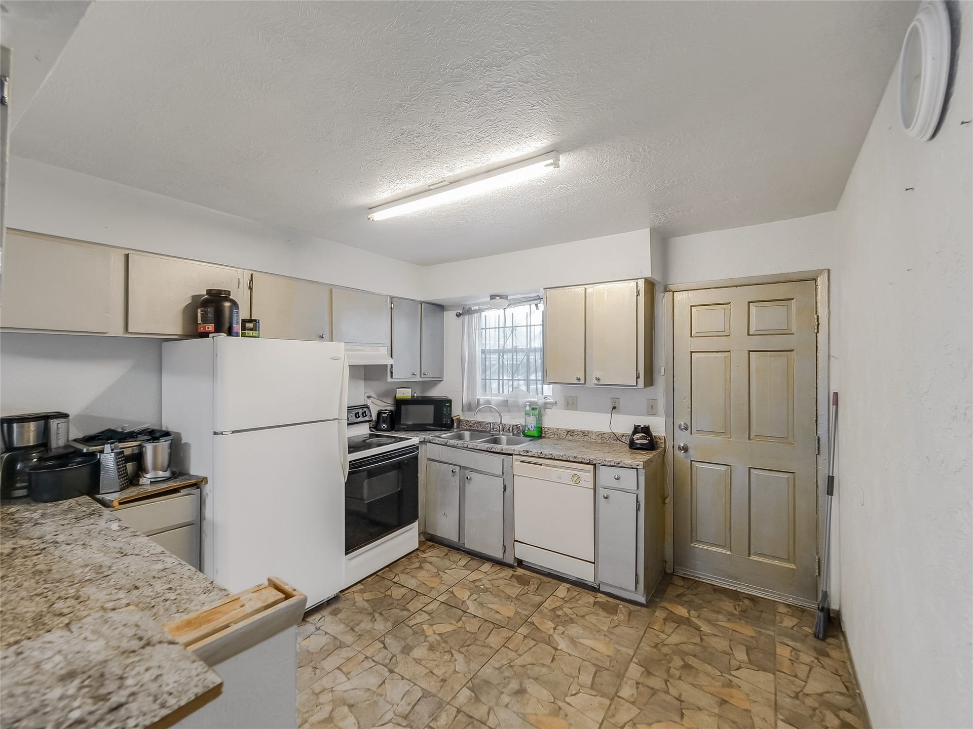 6305 Westward Street, #139, Houston, TX 77081 Kitchen