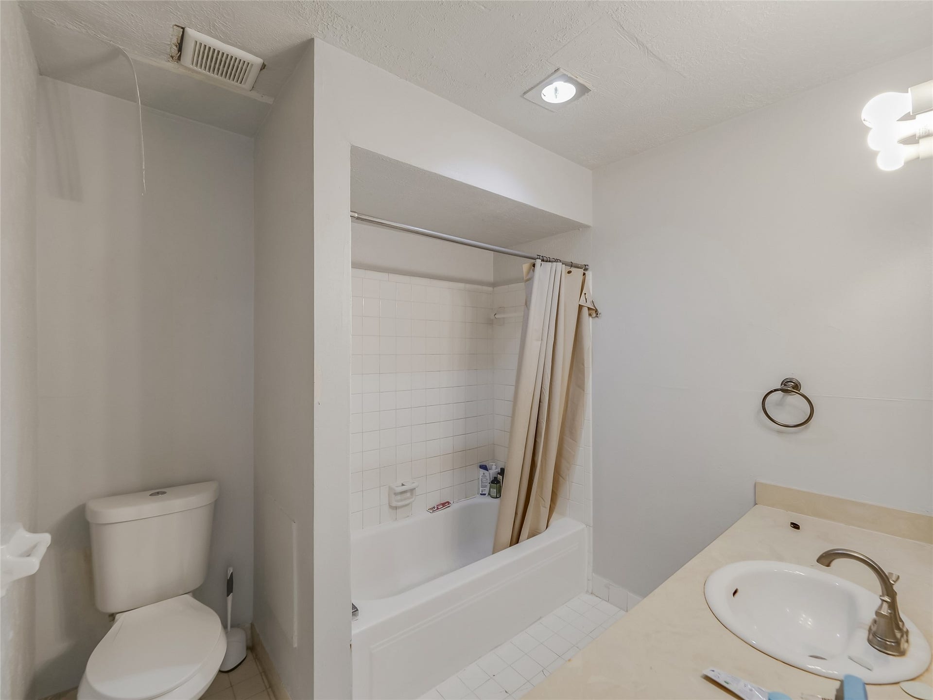 6305 Westward Street, #139, Houston, TX 77081 Bath 1