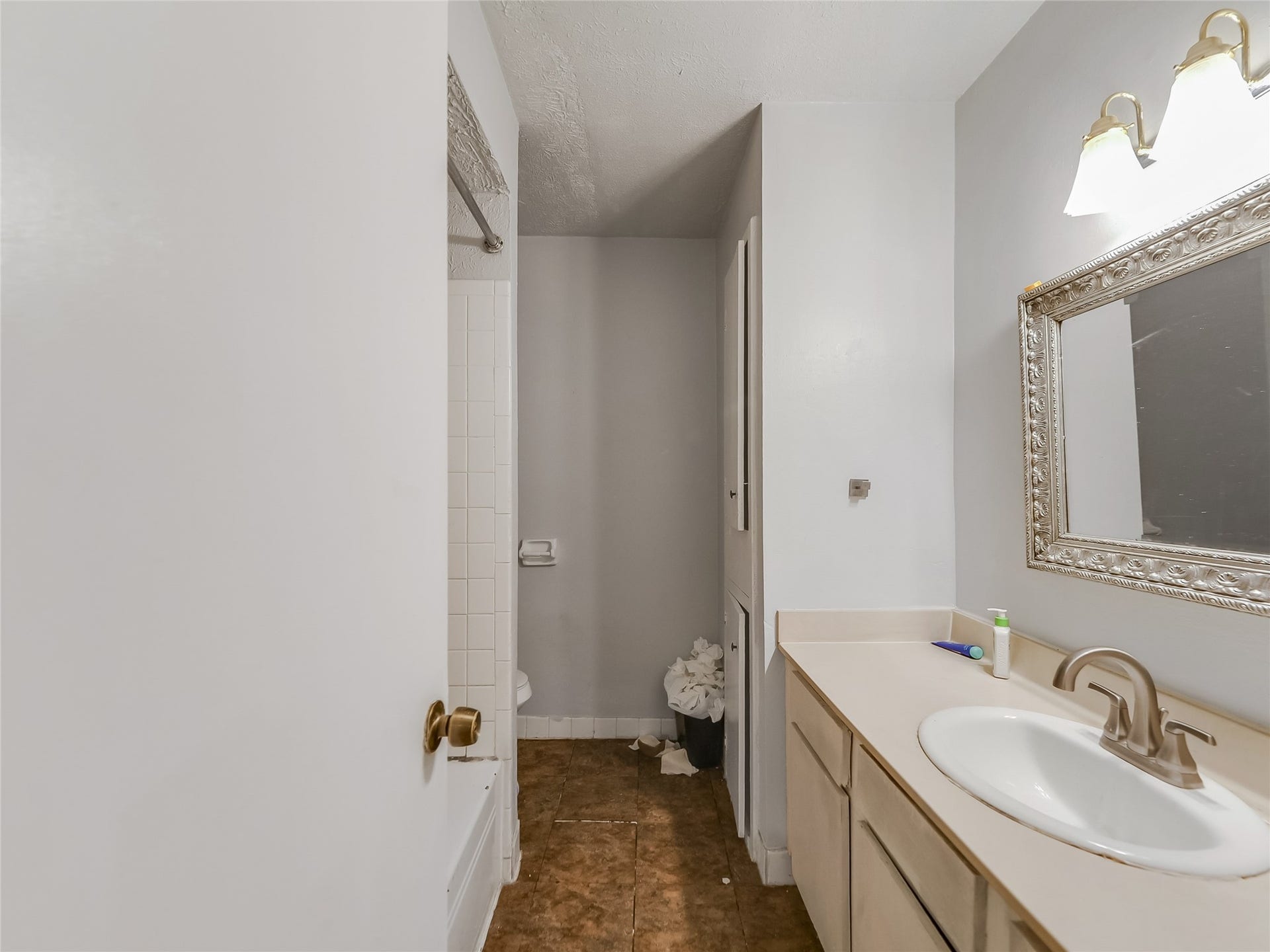 6305 Westward Street, #139, Houston, TX 77081 Bath 3