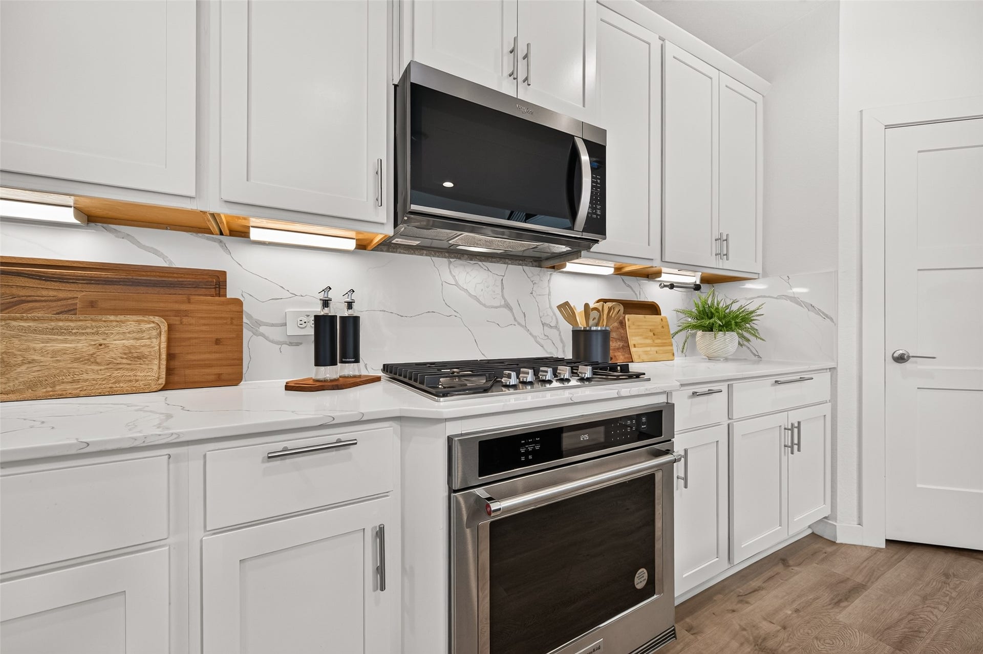 4719 Torcello Falls Lane, Katy, TX 77449 Chefs dream with a sleek stainless steel five-burner gas cooktop and stylish kitchen.